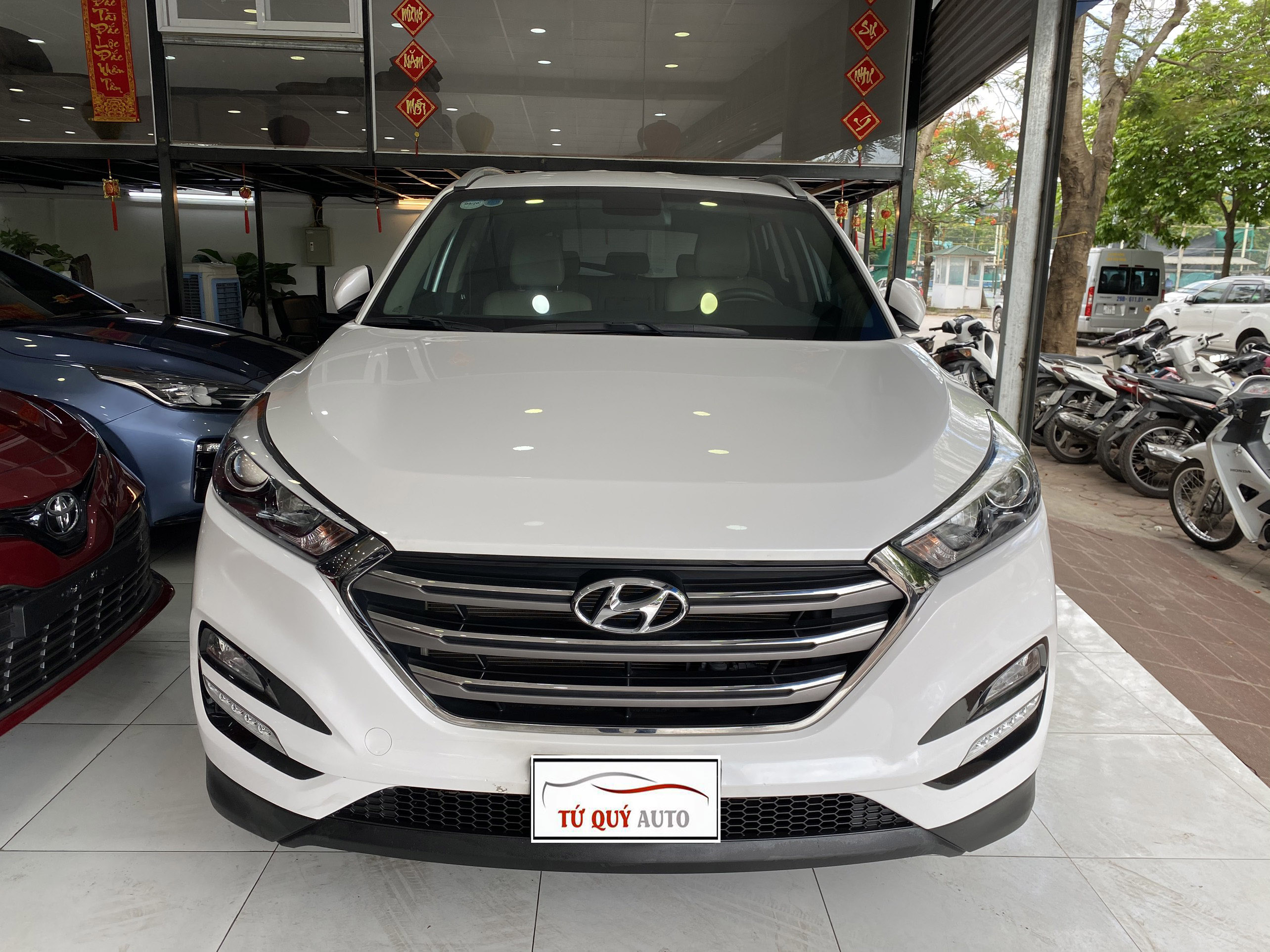Xe Hyundai Tucson 2.0AT 2018 - Trắng / Tiêu Chuẩn