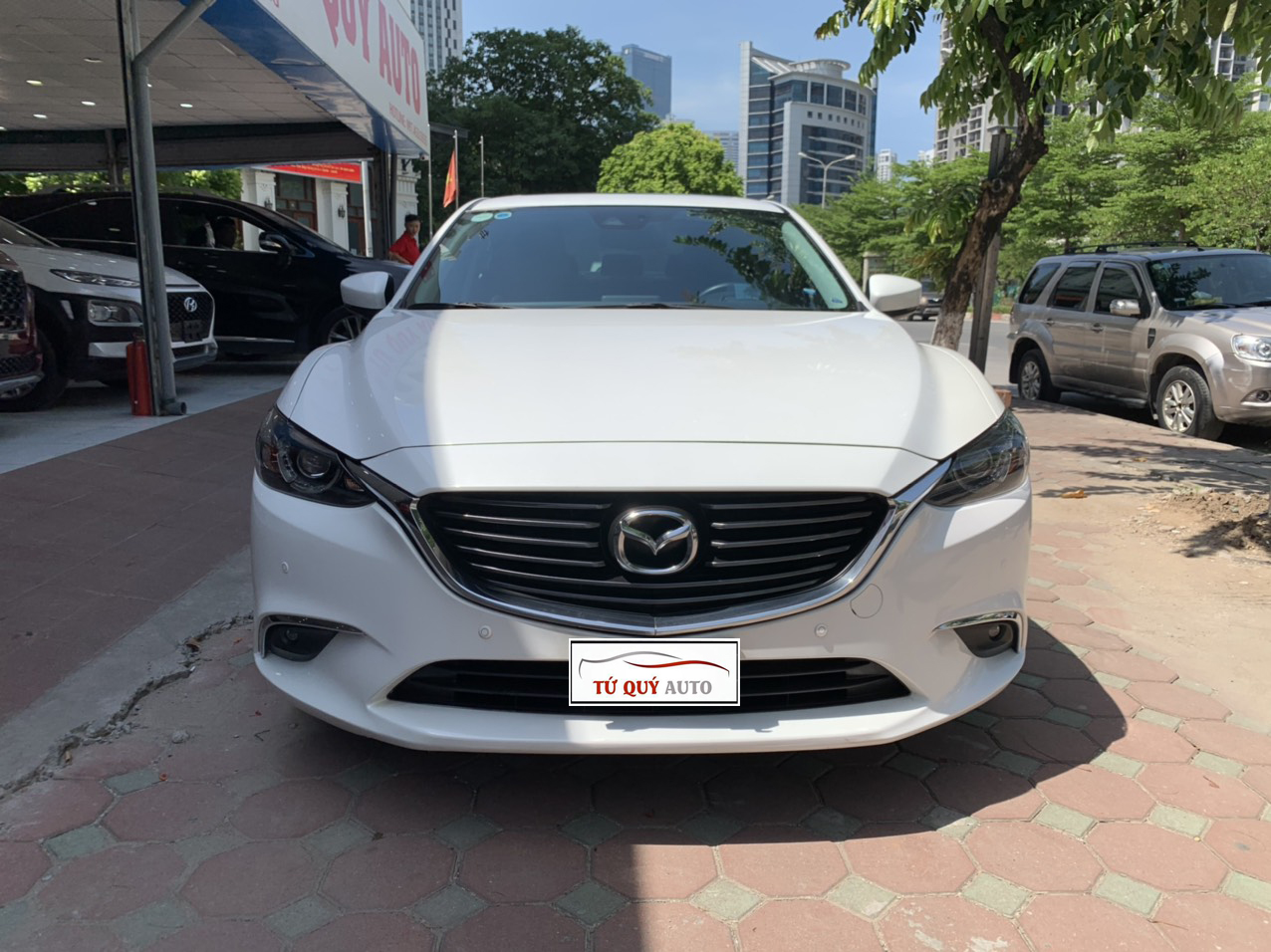 Xe Mazda 6 2.0AT Premium 2018 - Trắng