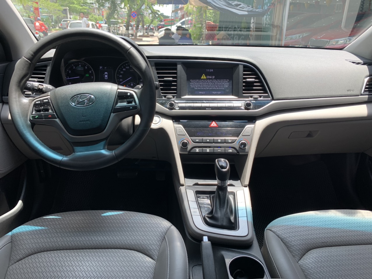 Hyundai Elantra 1.6AT 2017 - 6
