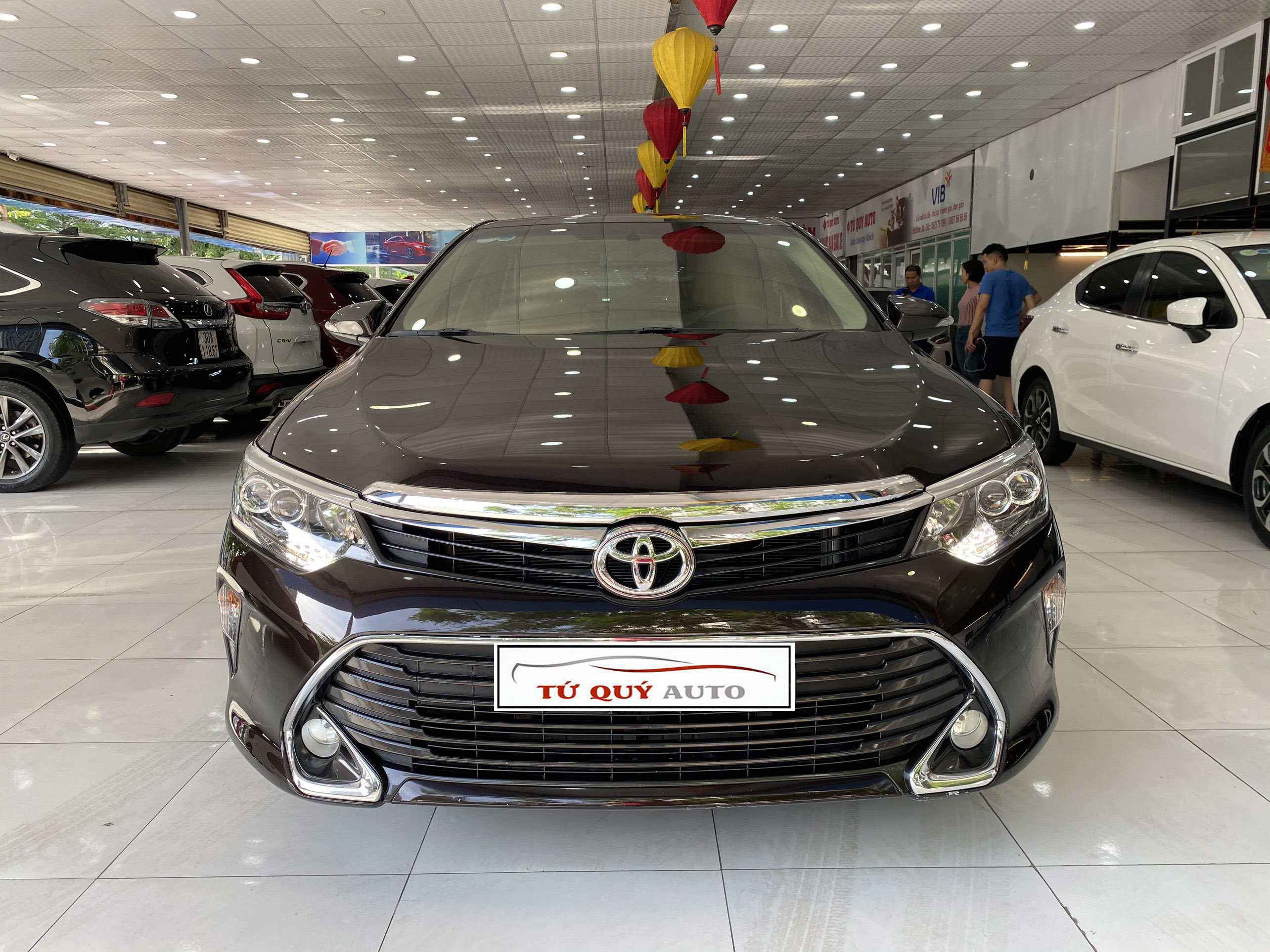 Xe Toyota Camry 2.0E 2019 - Đen Nâu