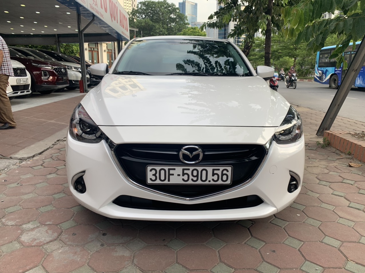 Xe Mazda 2 Hatchback 1.5AT 2018 - Trắng/ Nhập Thái