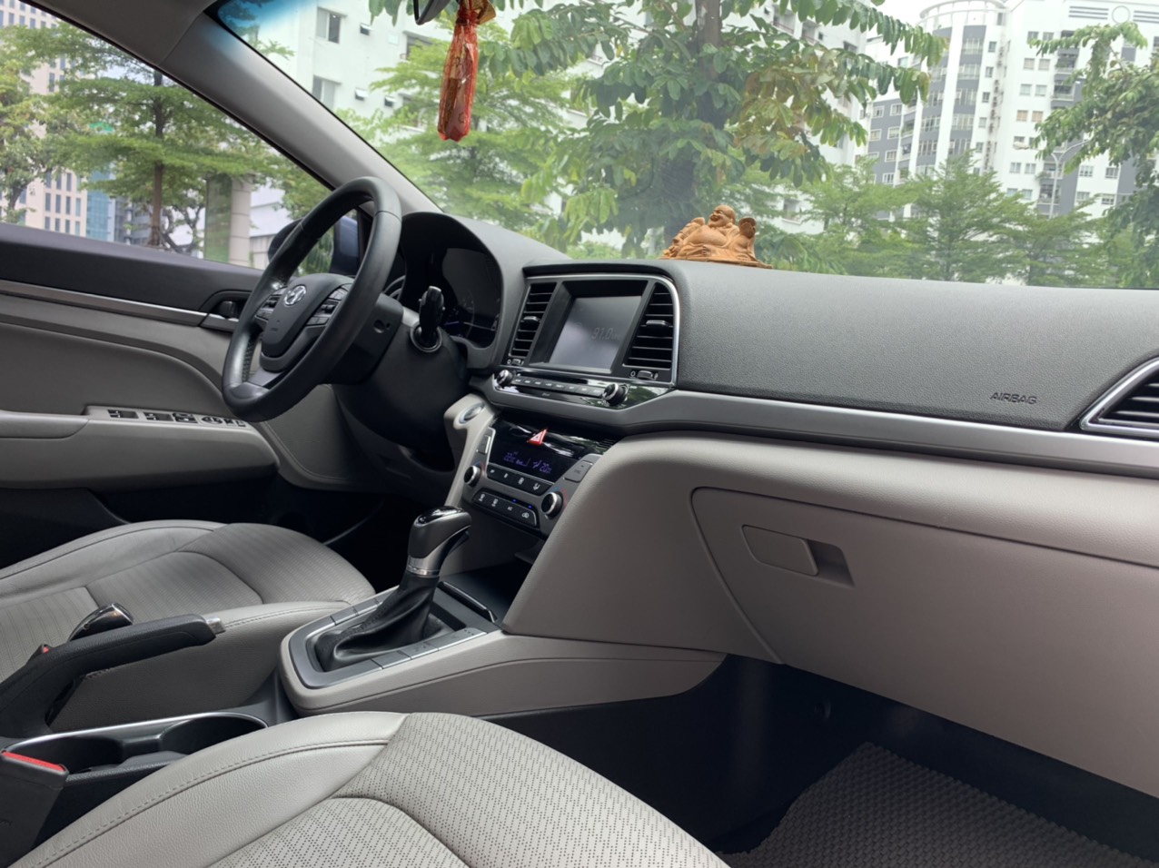 Hyundai Elantra 2.0AT 2017 - 8