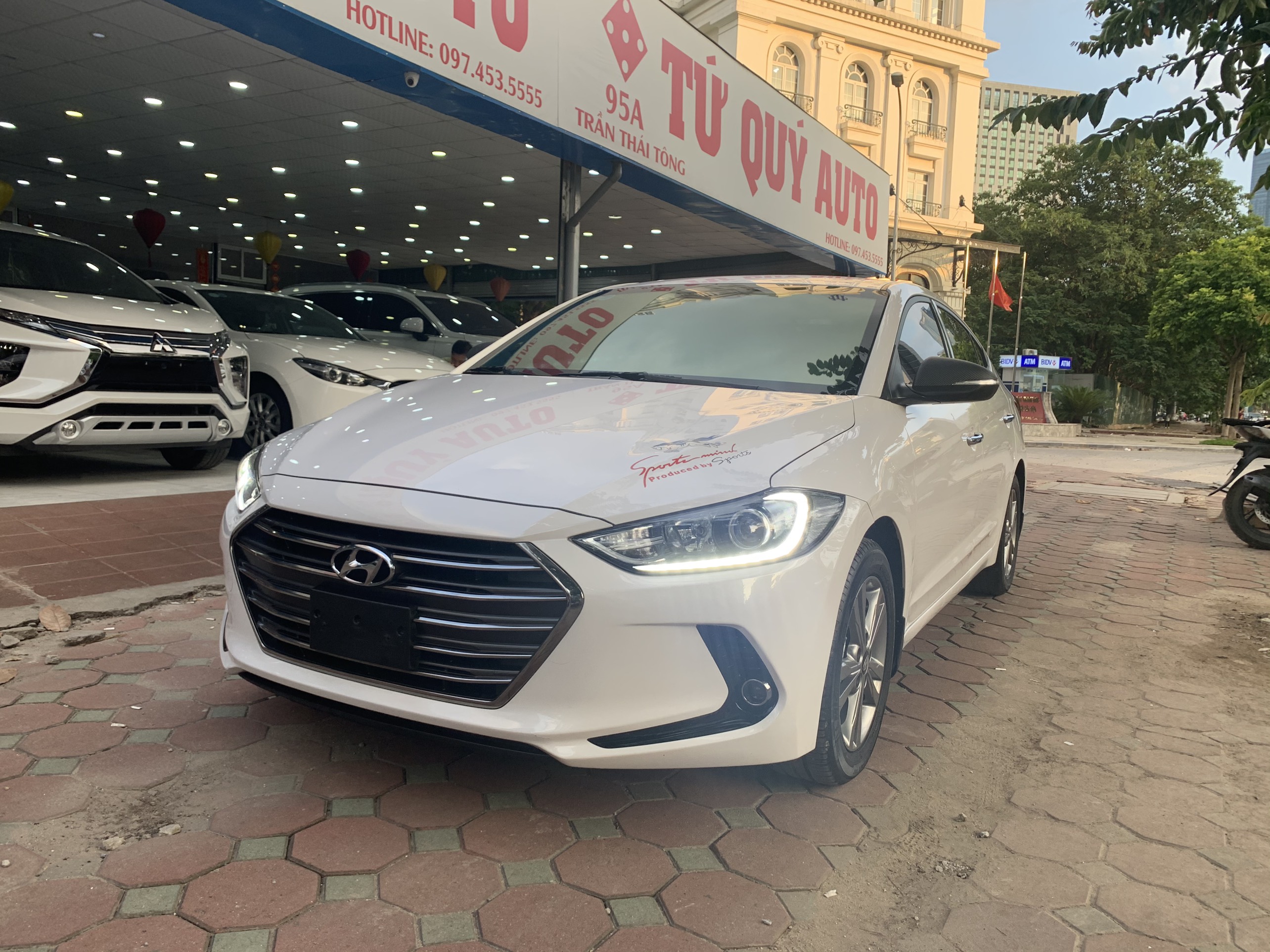 Hyundai Elantra 1.6AT 2017 - 3