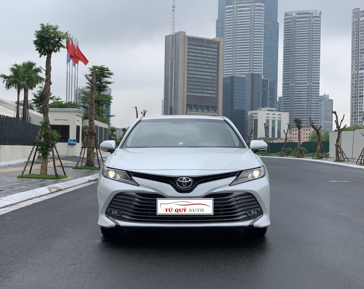 Xe Toyota Camry 2.0G 2019 - Trắng
