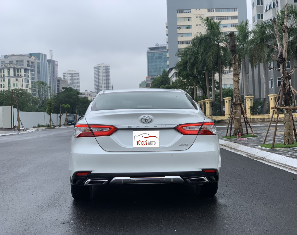 Toyota Camry 2.0G 2019 - 2