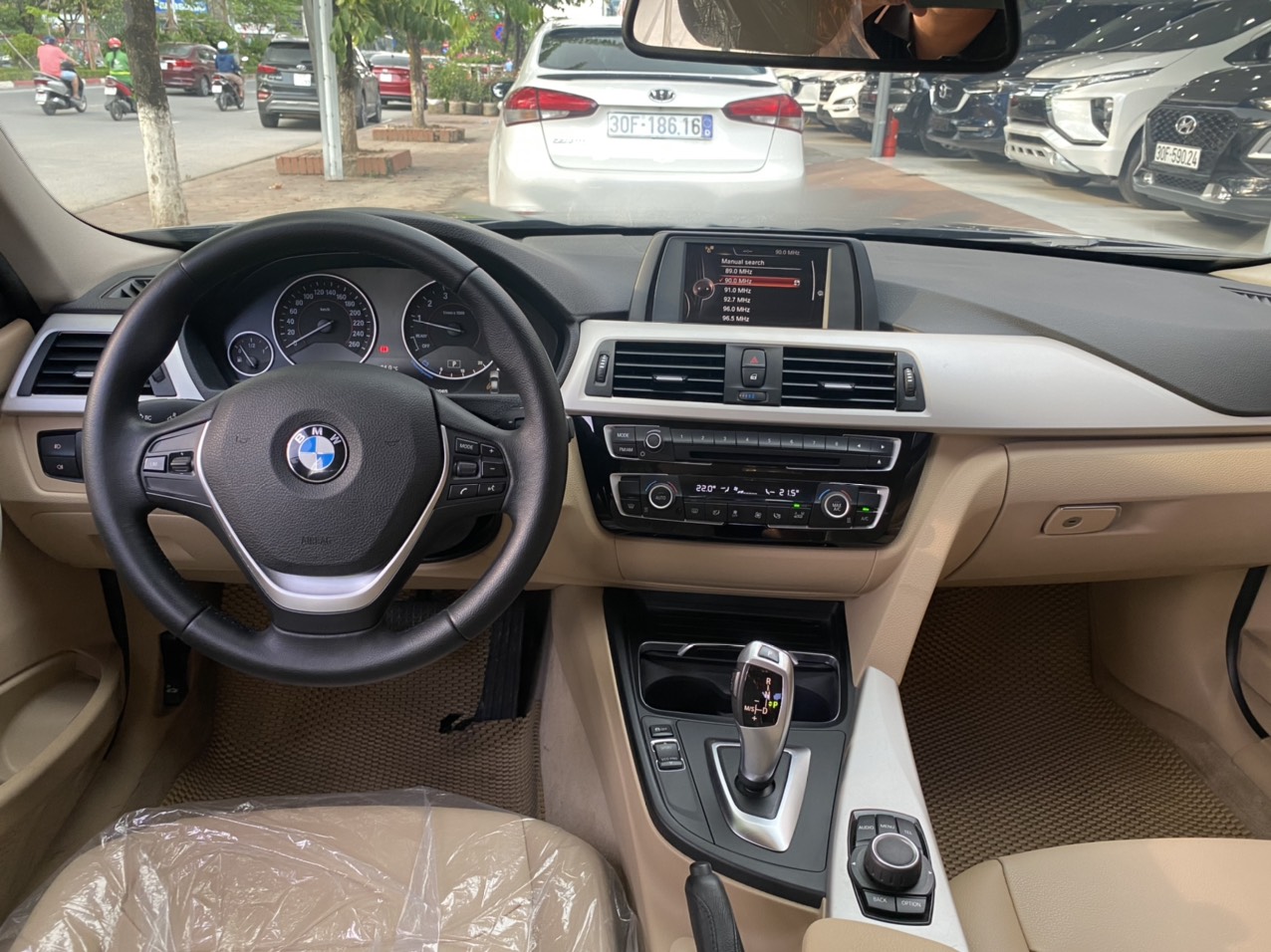 BMW 320i 2.0AT 2015 - 6