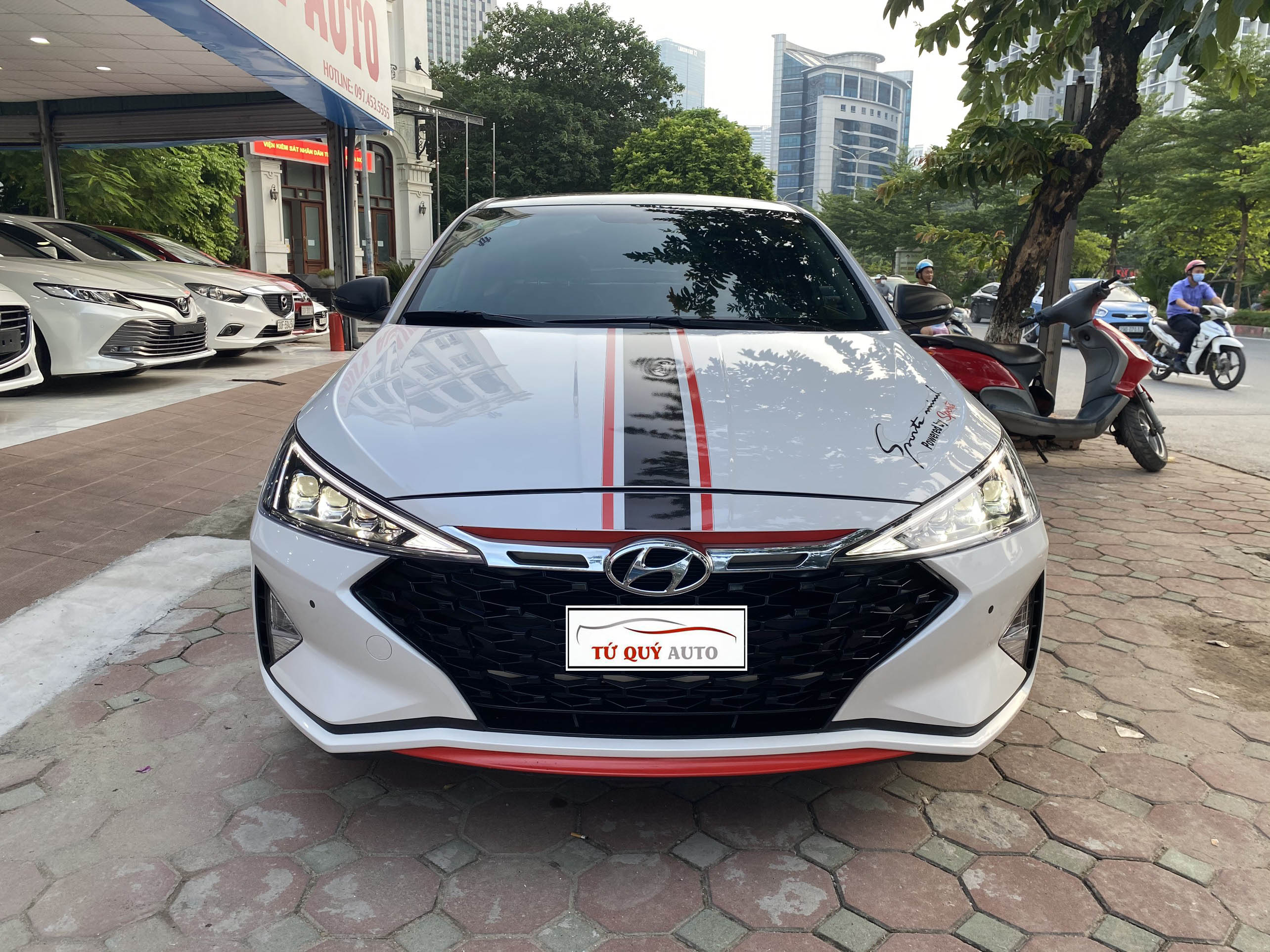 Xe Hyundai Elantra 2.0AT 2019 - Trắng