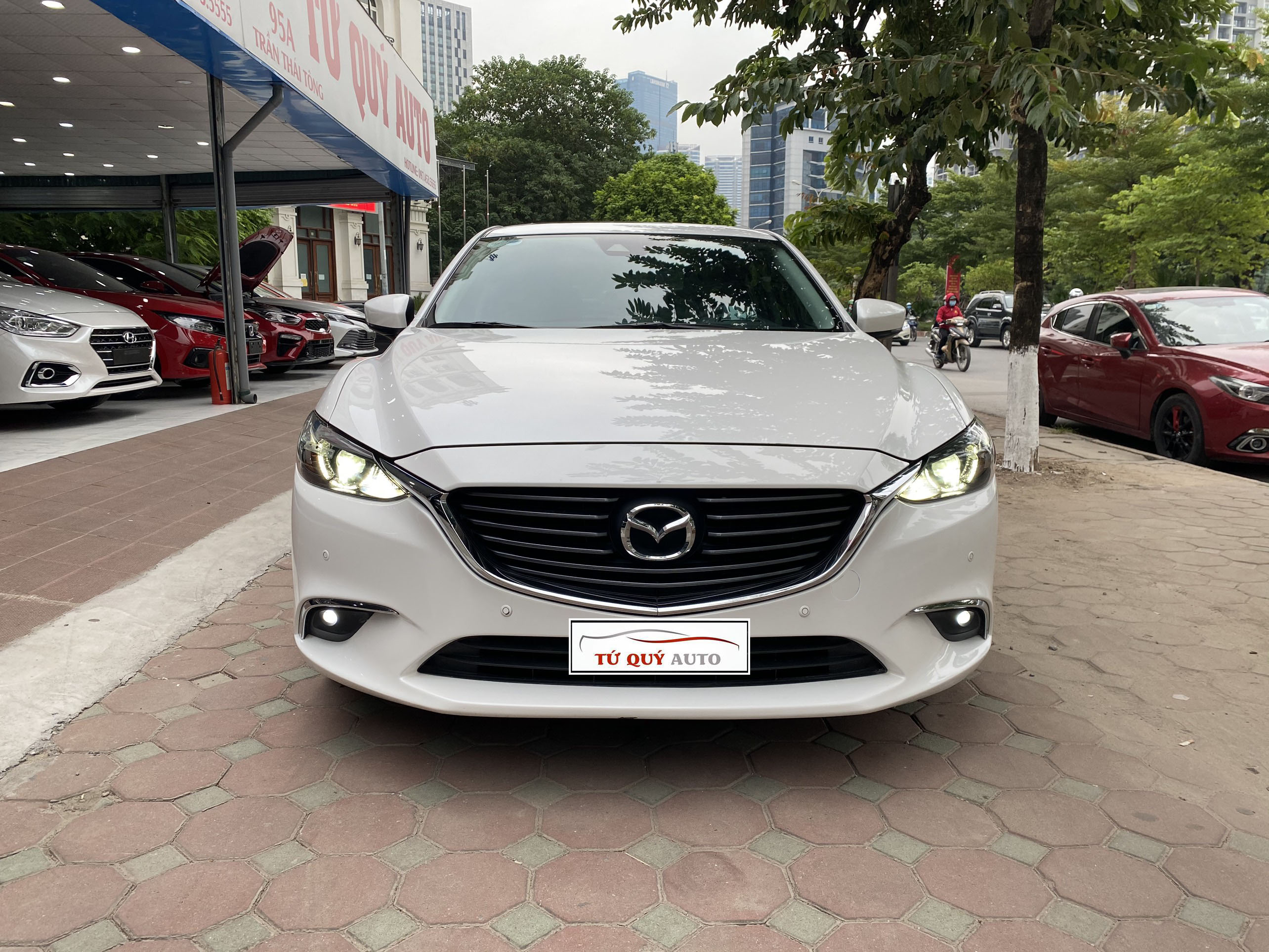 Xe Mazda 6 Premium 2.0AT 2018 - Trắng