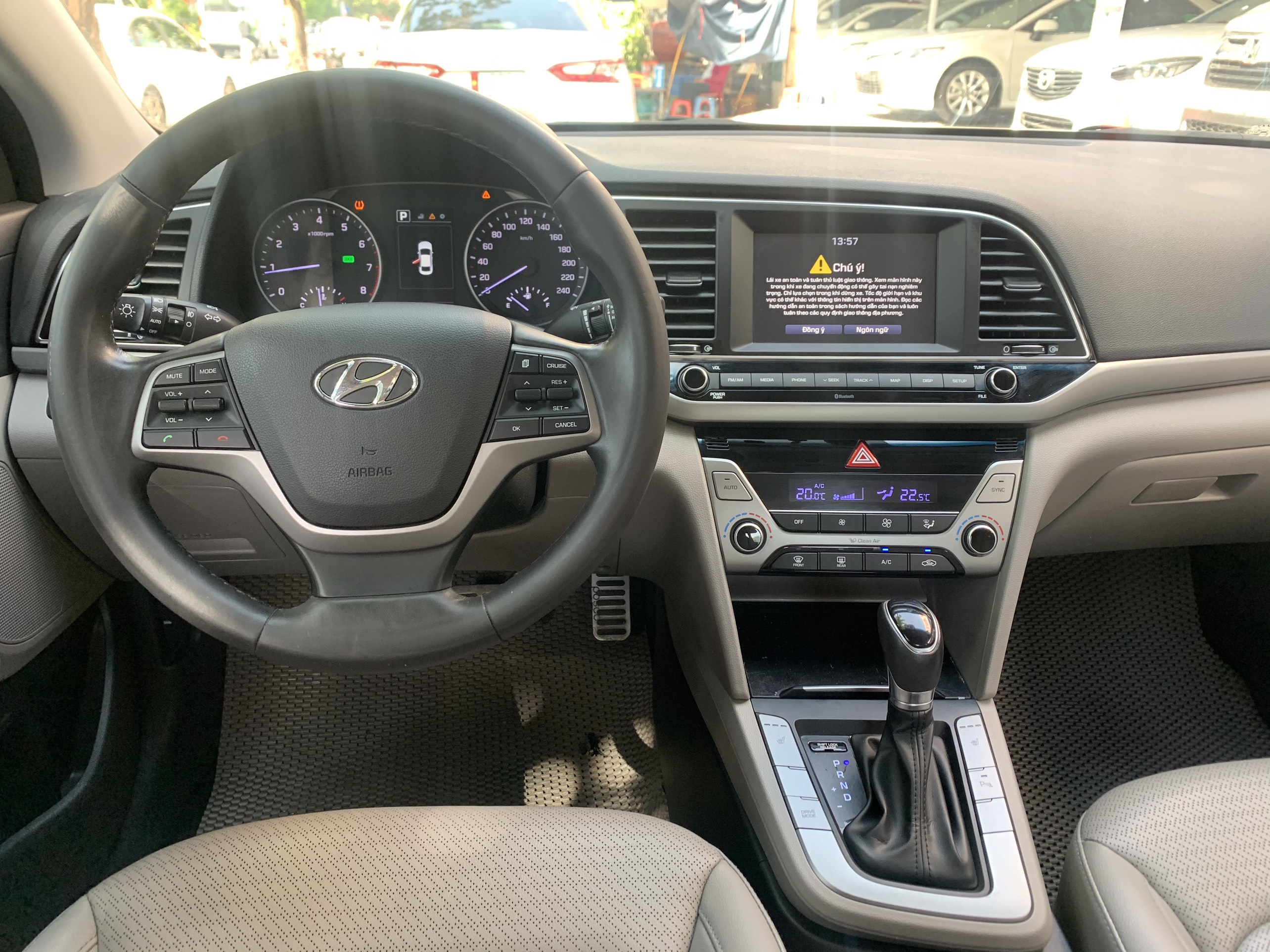 Hyundai Elantra 2.0AT 2016 - 6