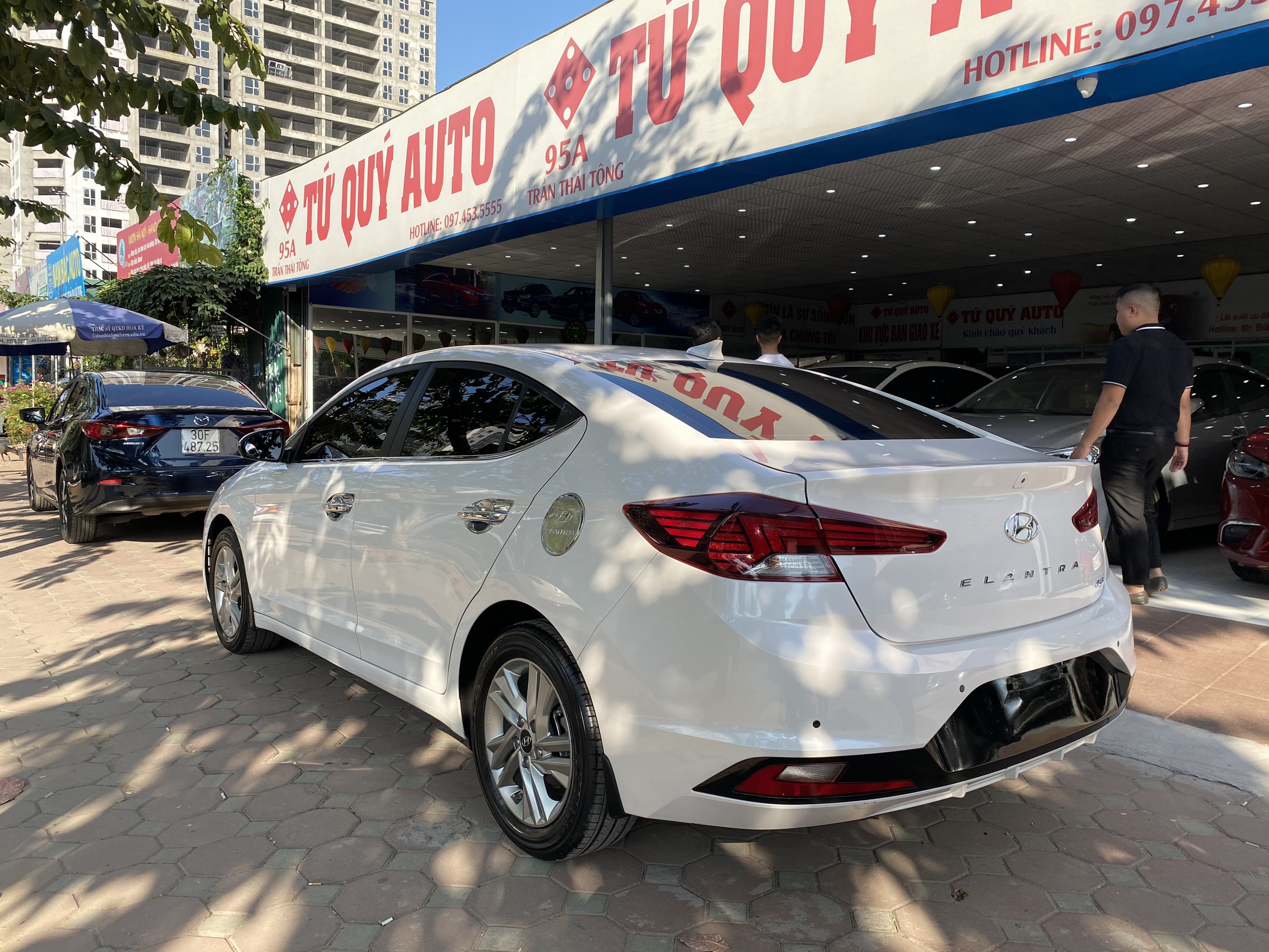Hyundai Elantra 1.6AT 2019 - 4