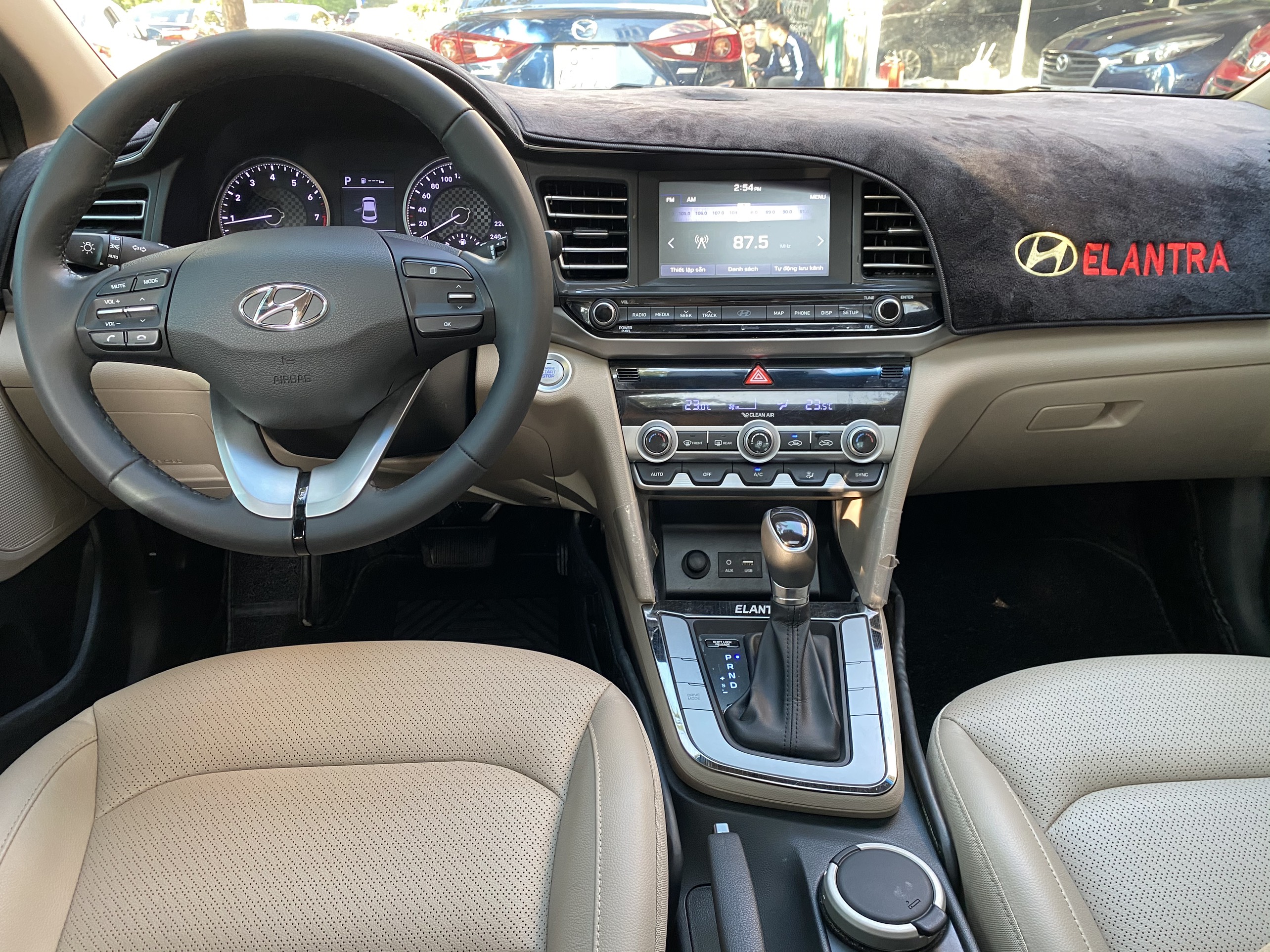 Hyundai Elantra 1.6AT 2019 - 6