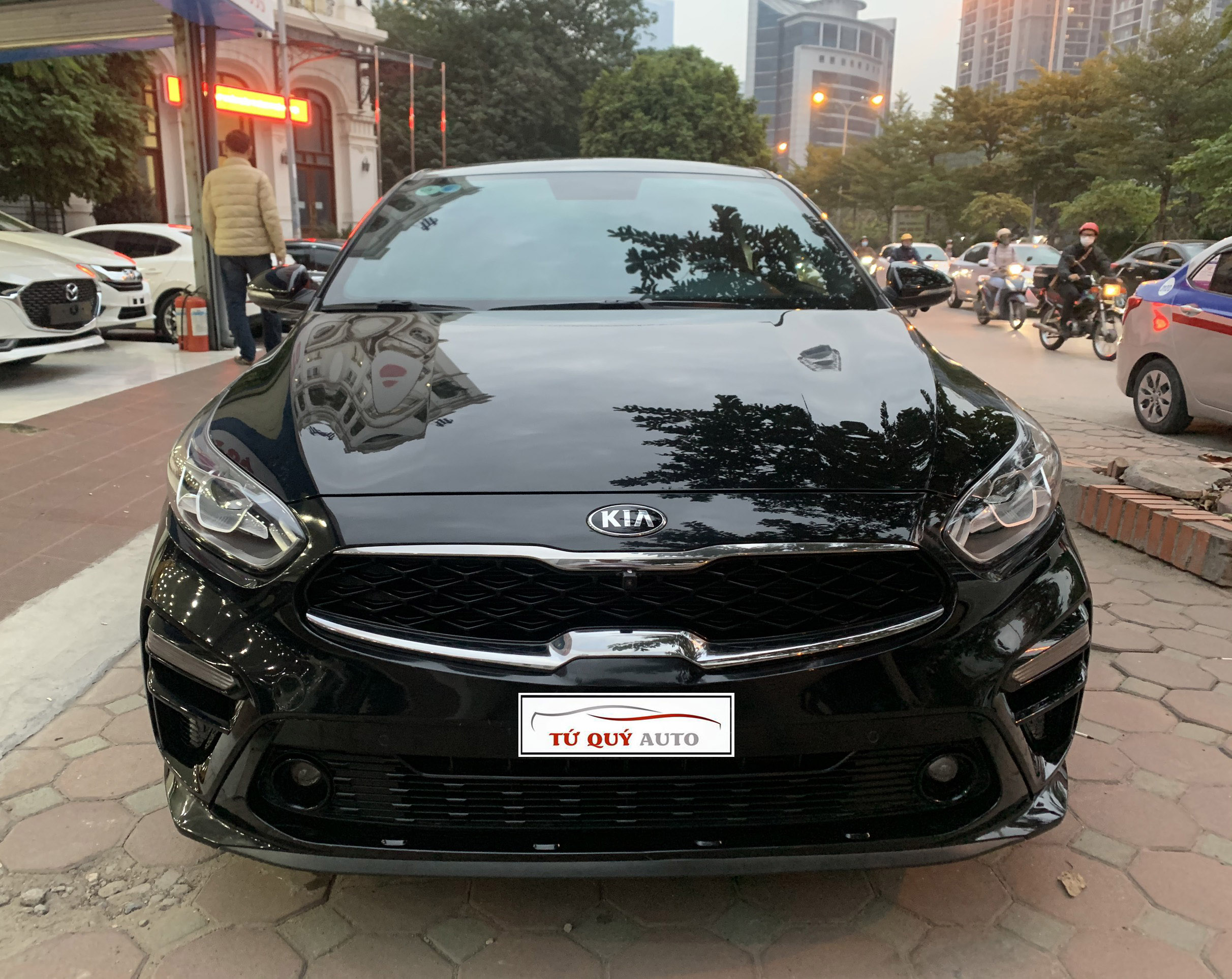 Xe Kia Cerato Premium 2.0AT 2019 - Đen