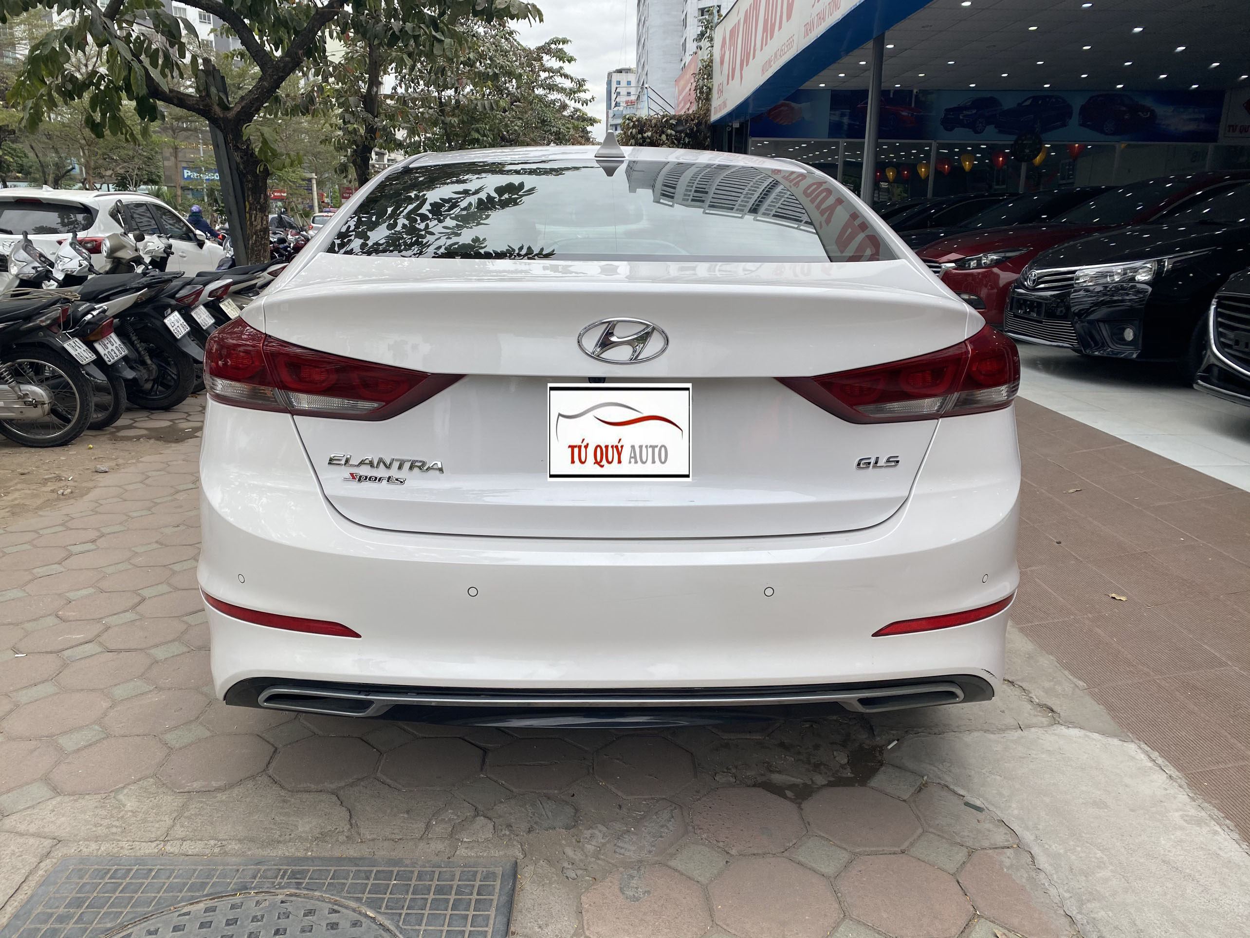 Hyundai Elantra 2.0AT 2017 - 2