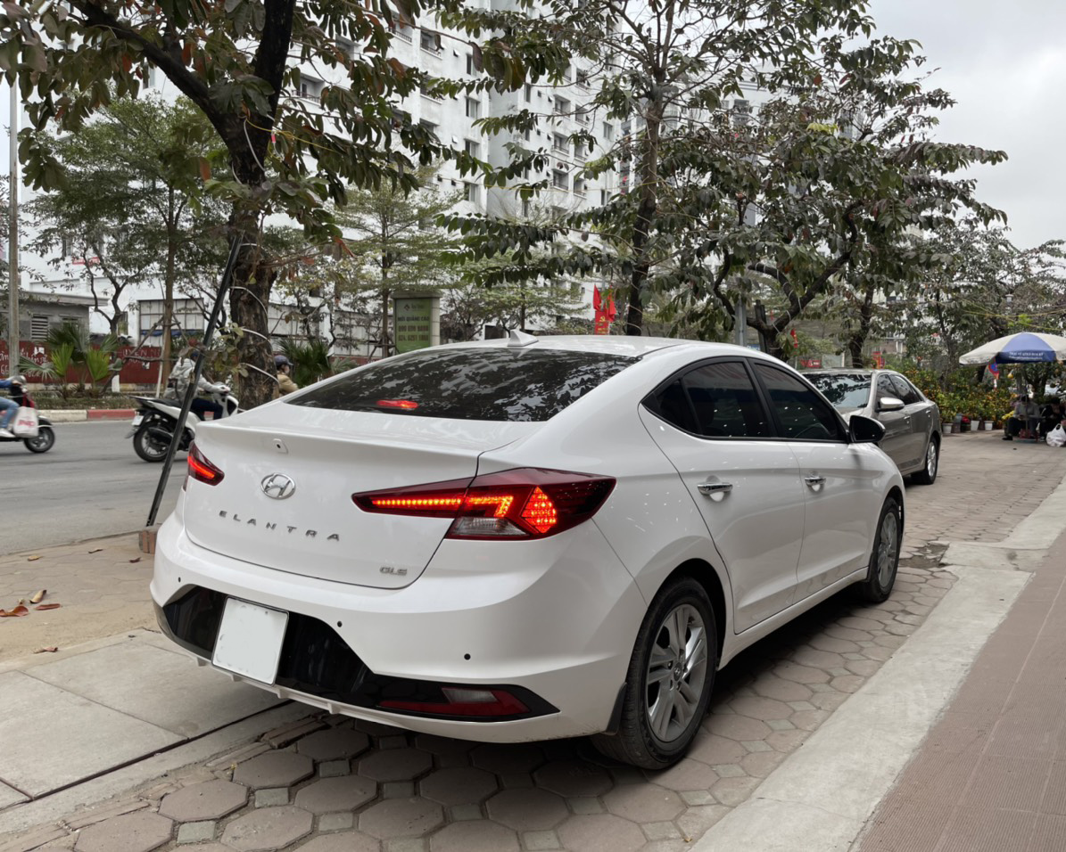 Hyundai Elantra 1.6AT 2019 - 6