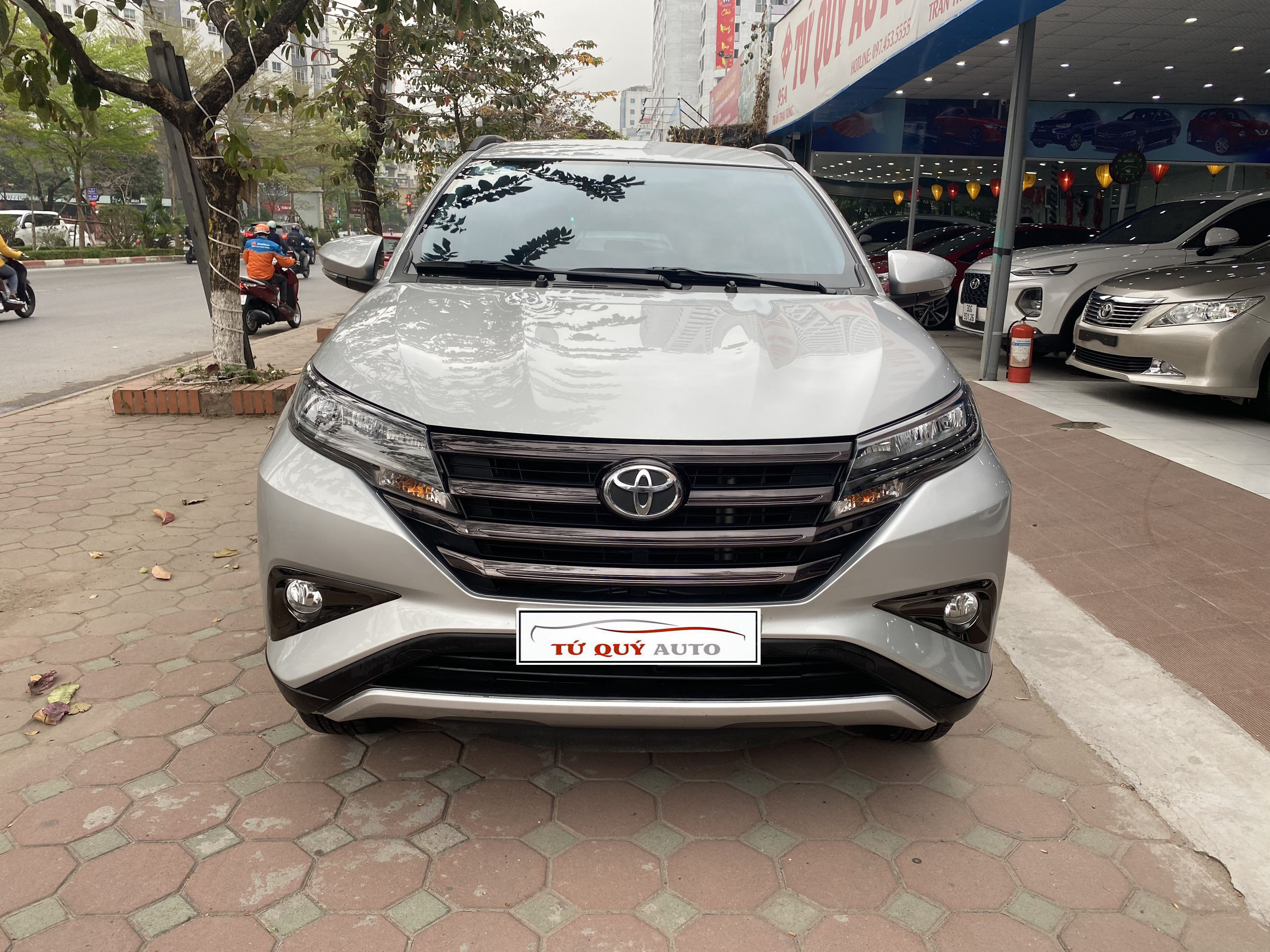 Xe Toyota Rush 1.5AT 2019 - Bạc