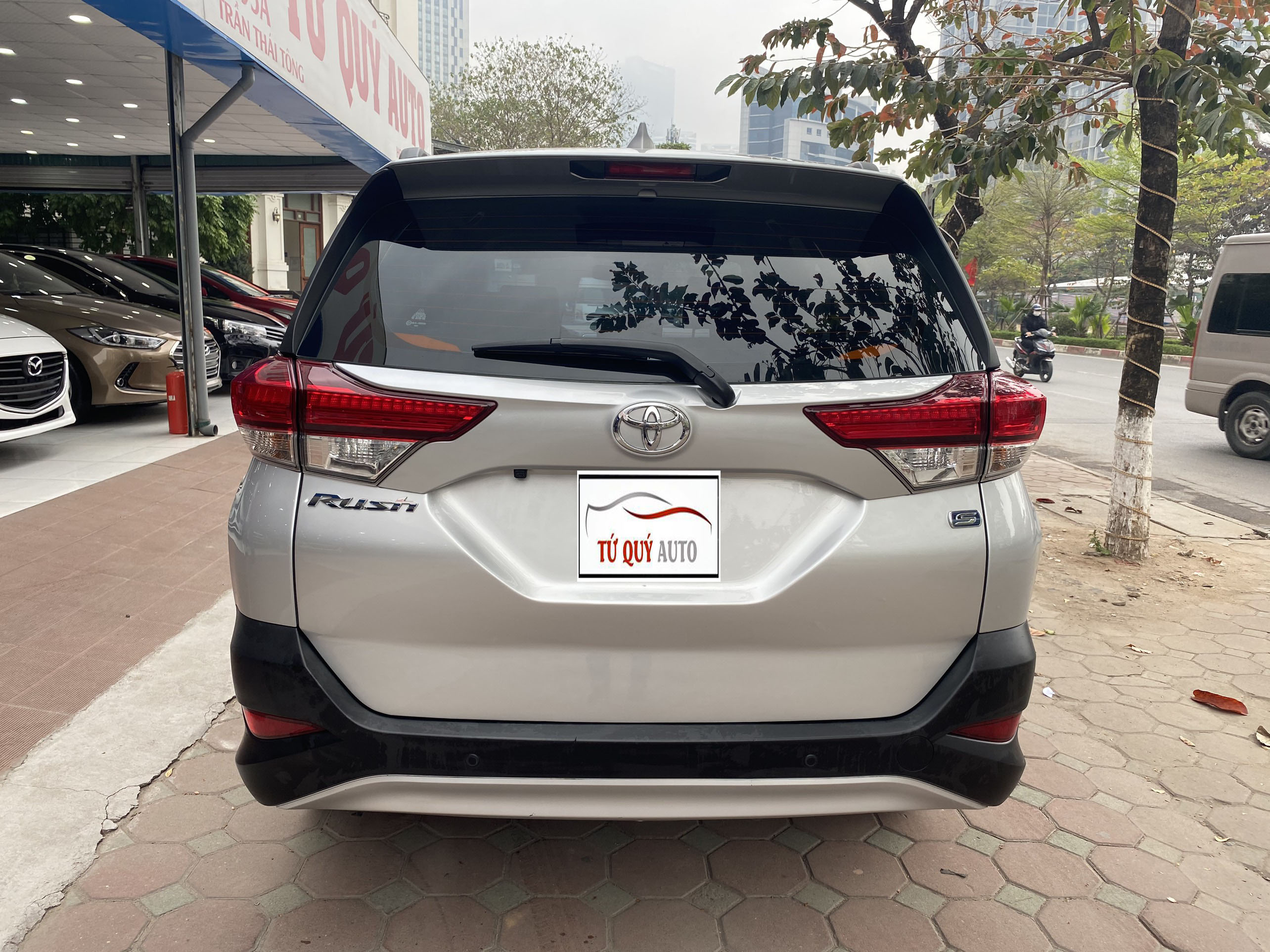 Toyota Rush 1.5AT 2019 - 2