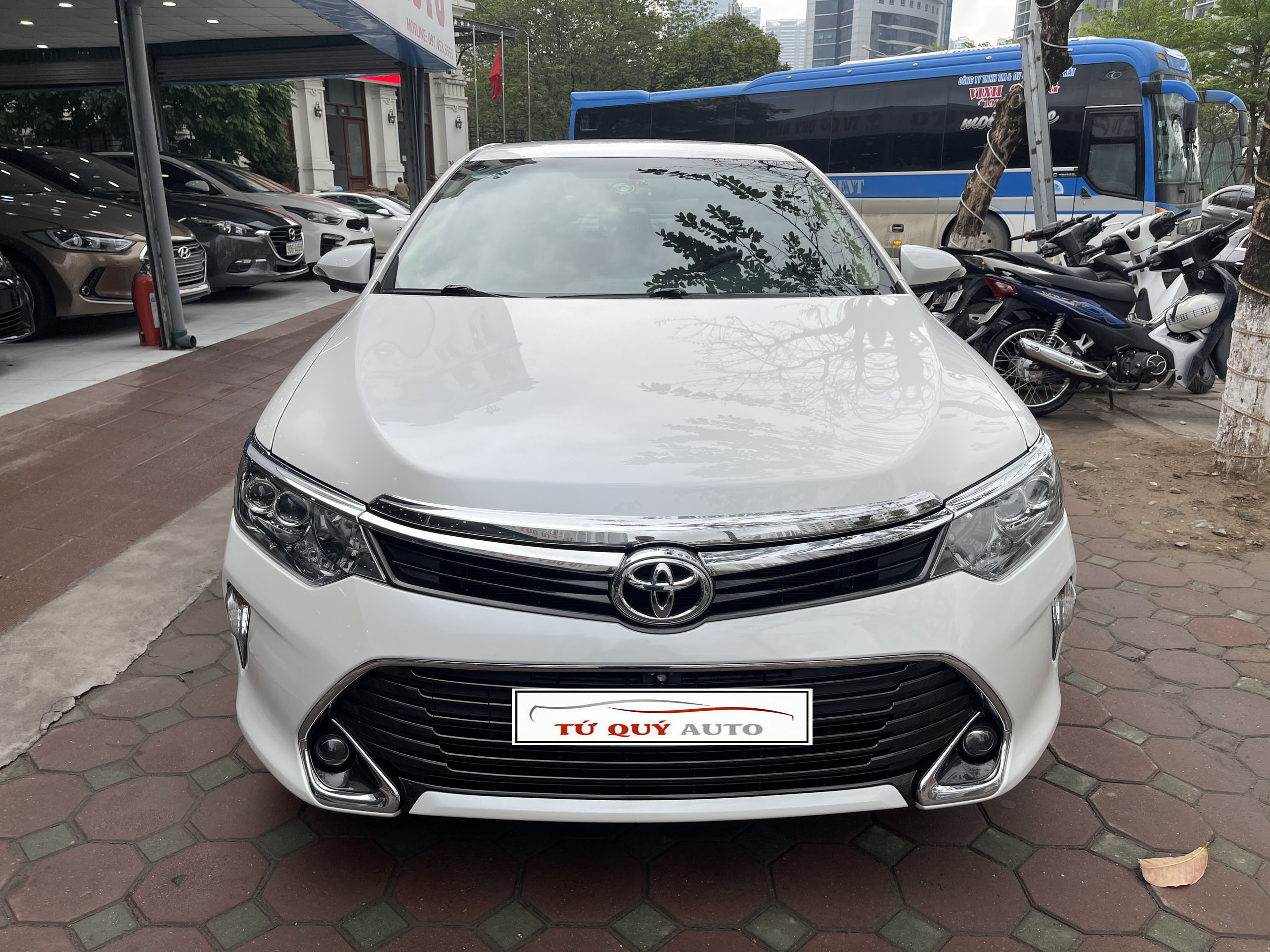 Xe Toyota Camry 2.0E 2018 - Trắng