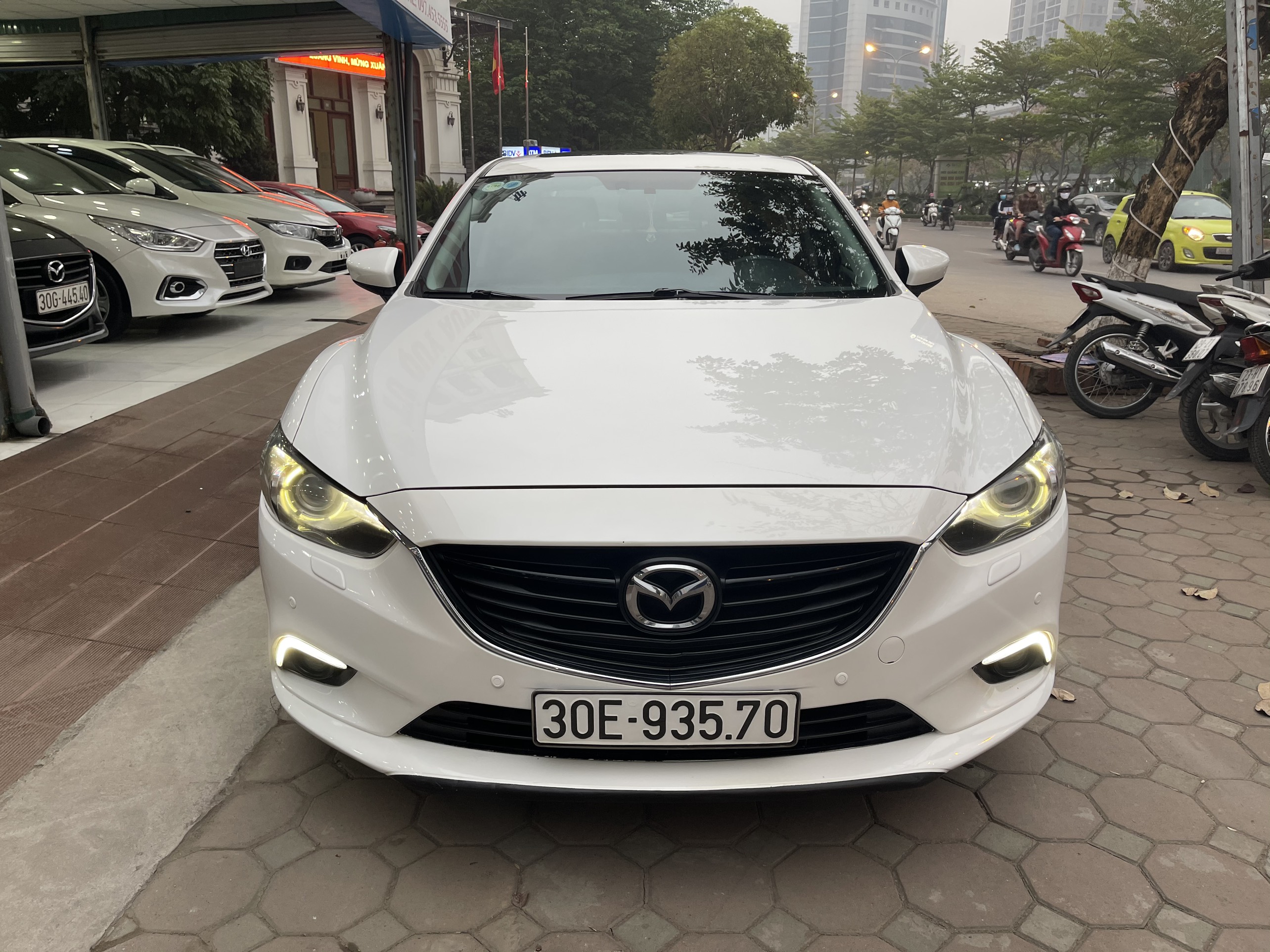 Xe Mazda 6 2.0AT 2016 - Trắng