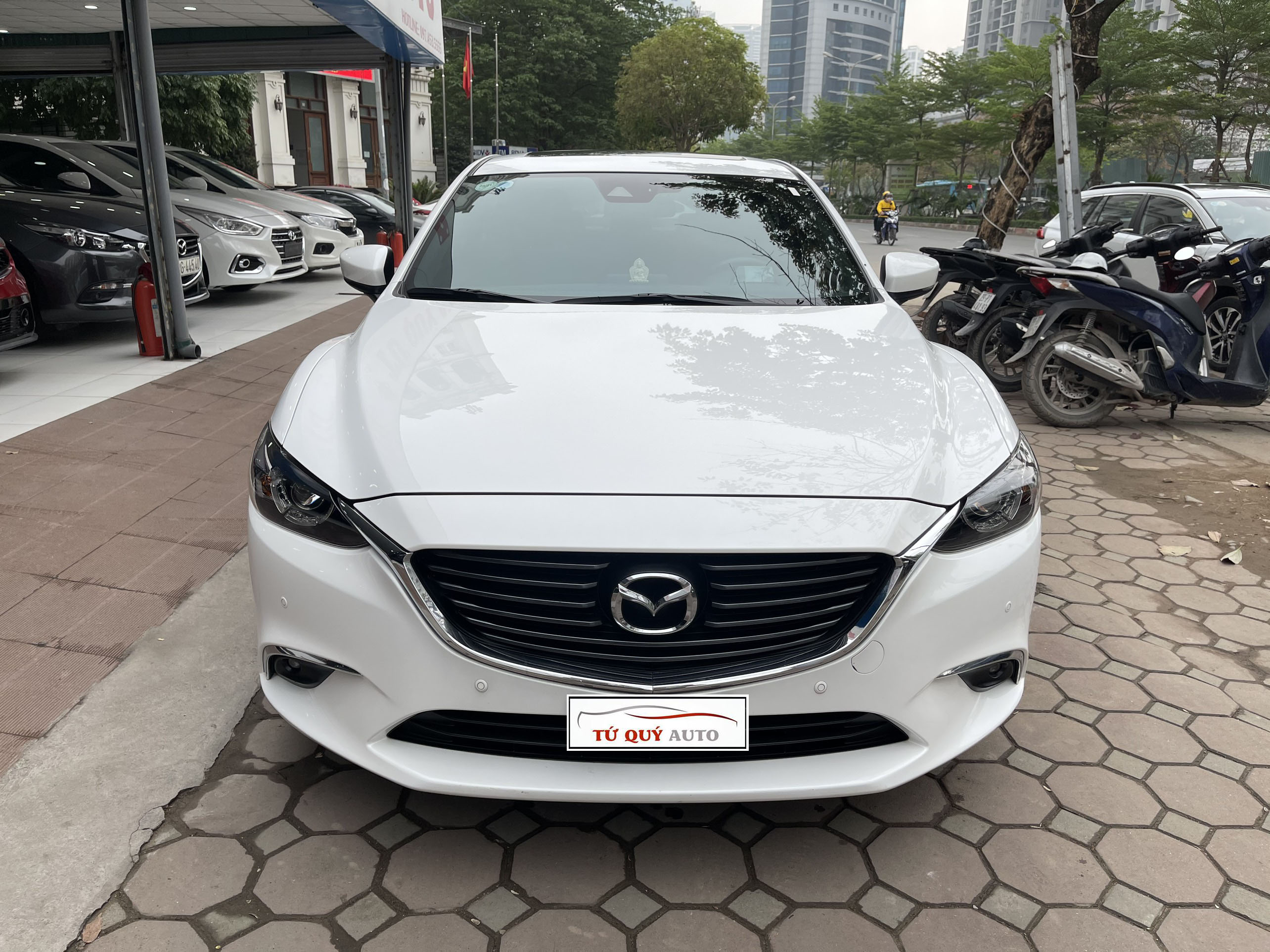 Xe Mazda 6 Premium 2.5AT 2018 - Trắng