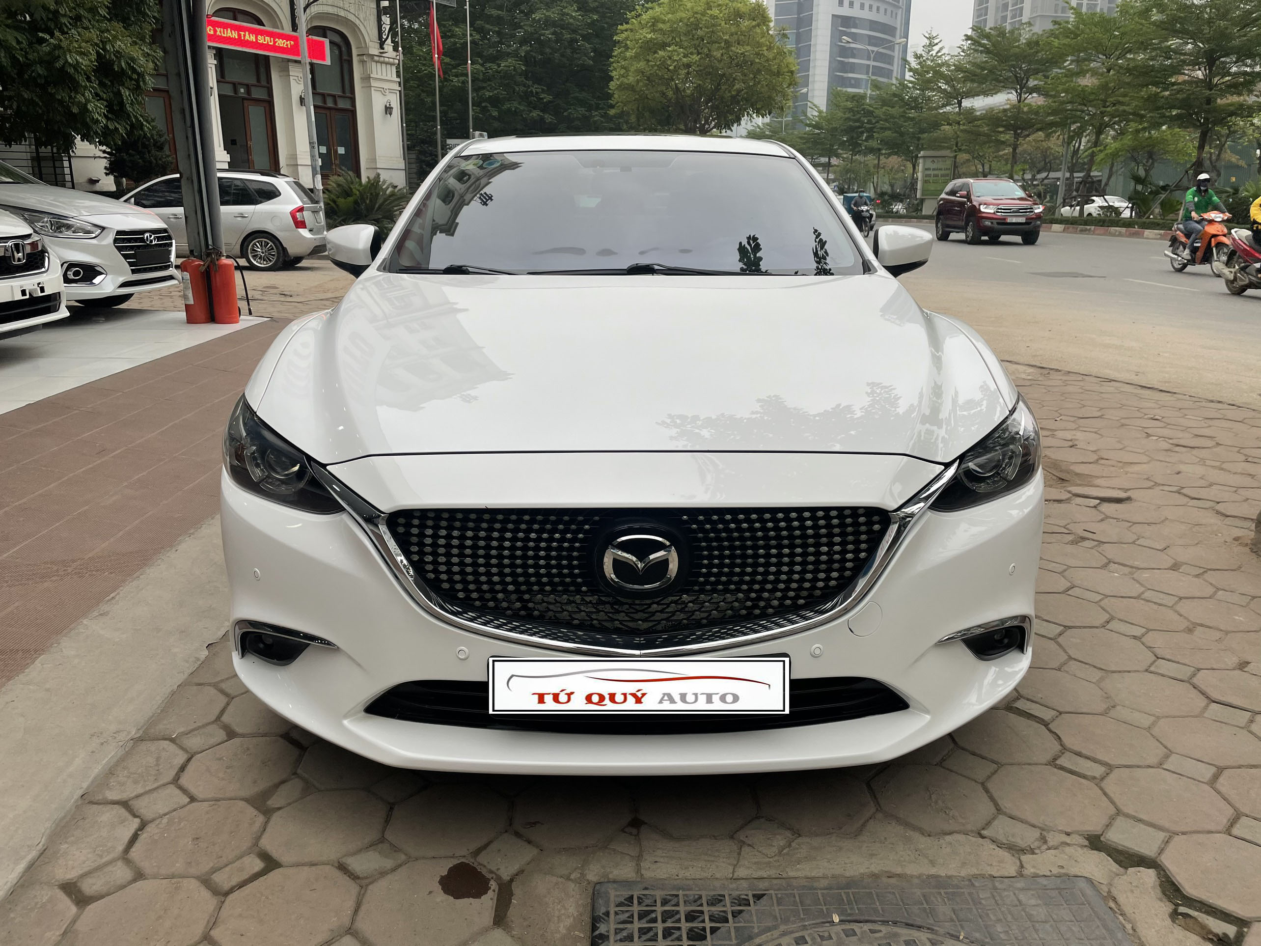 Xe Mazda 6 Facelift 2.0AT 2017 - Trắng