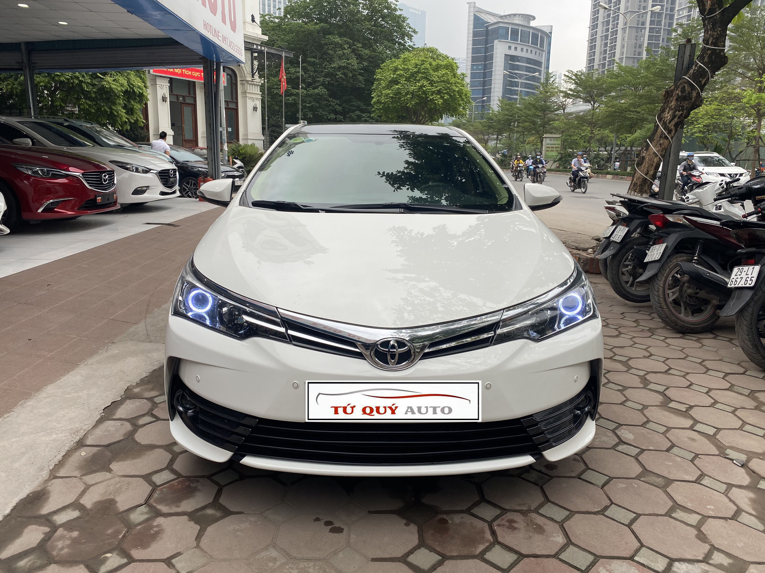 Xe Toyota Corolla altis 1.8G 2018 - Trắng