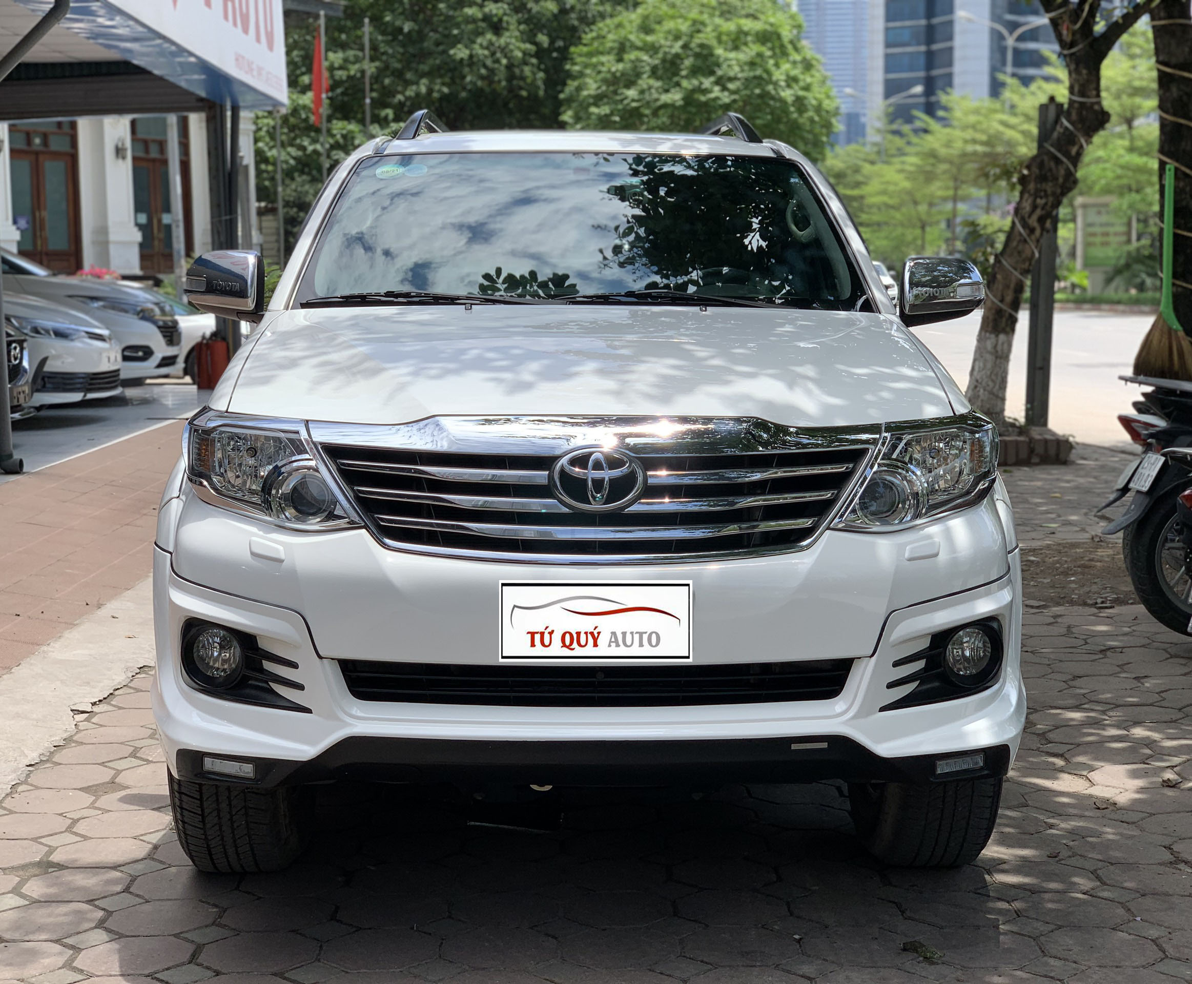 Xe Toyota Fortuner Sportivo TRD 2.7AT 2016 - Trắng