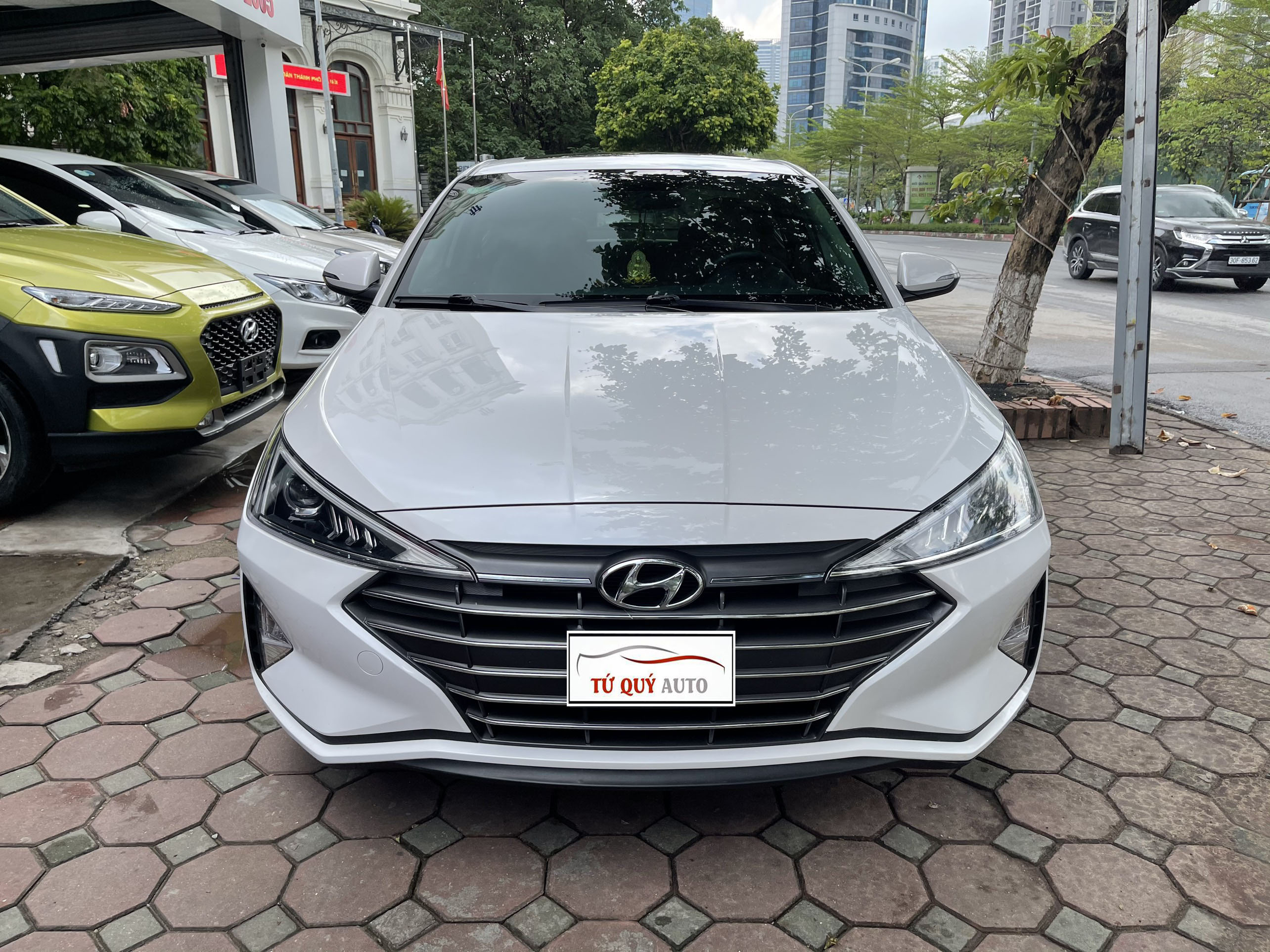 Xe Hyundai Elantra 1.6AT 2019 - Trắng