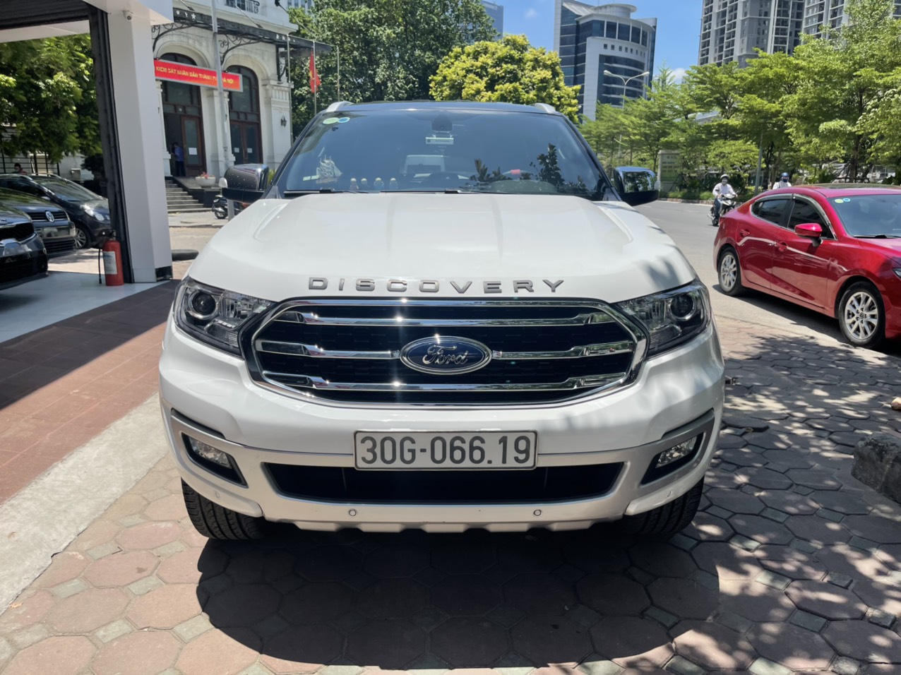 Xe Ford Everest Titanium 2.0AT 2019 - Trắng