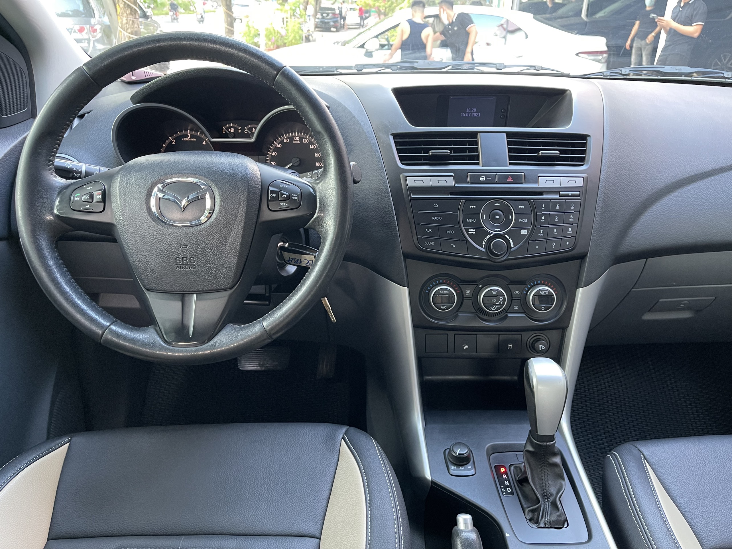 Mazda BT50 3.2AT 2015 - 6