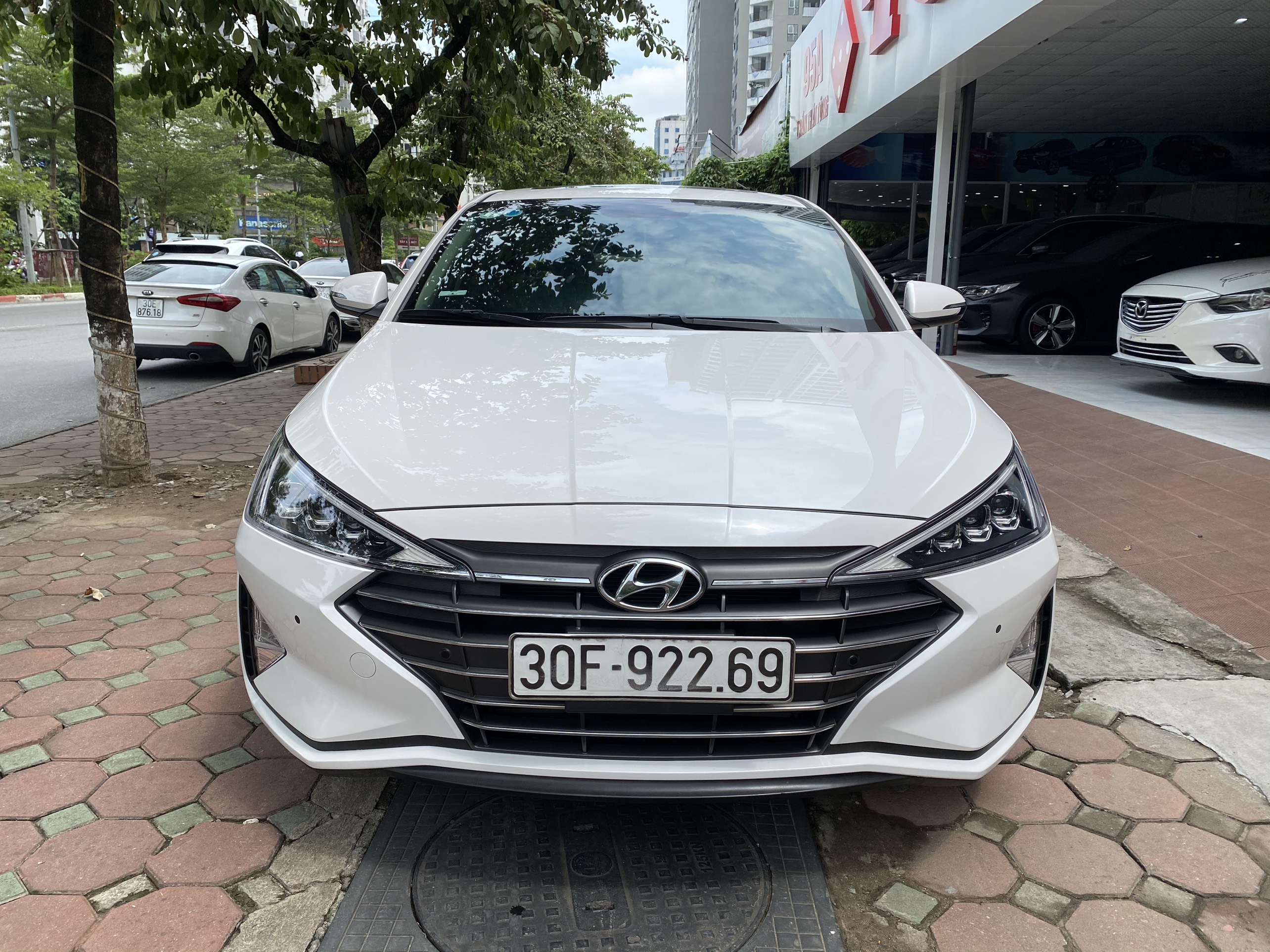 Xe Hyundai Elantra 2.0AT 2019 - Trắng