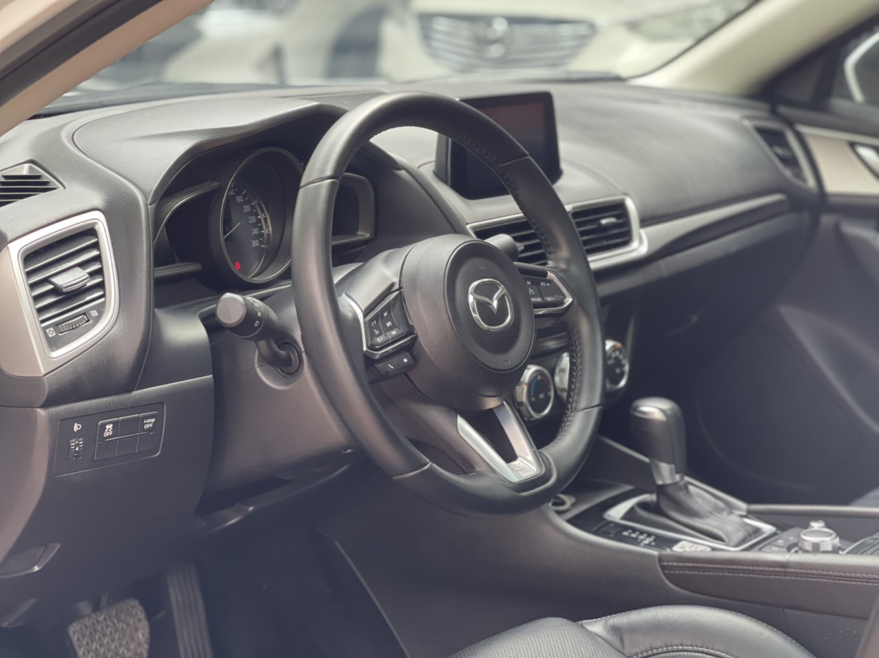 Mazda 3 Sedan 1.5AT 2019 - 9