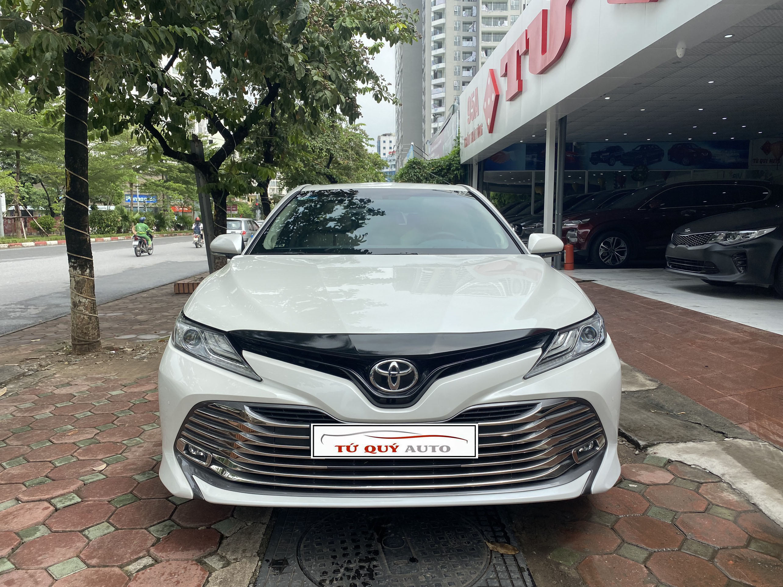 Xe Toyota Camry 2.5Q 2019 - Trắng