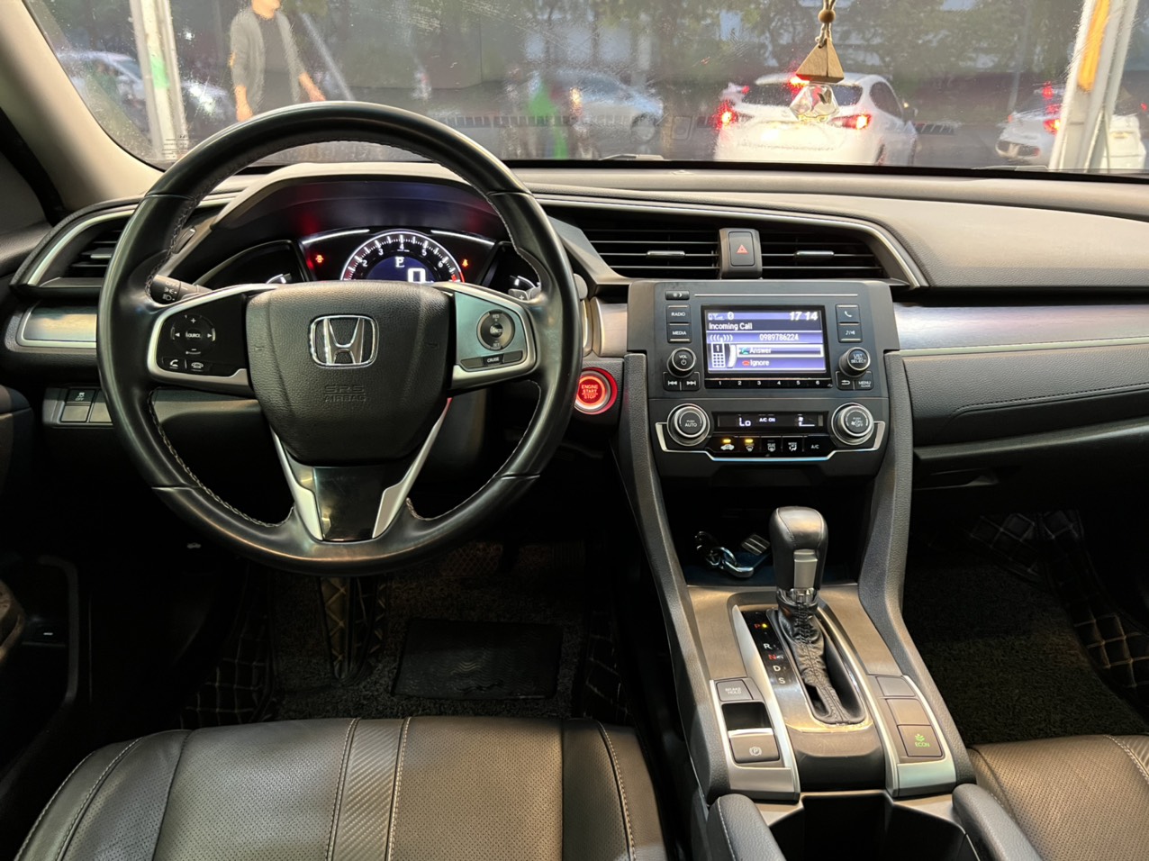 Honda Civic 1.8E 2018 - 8