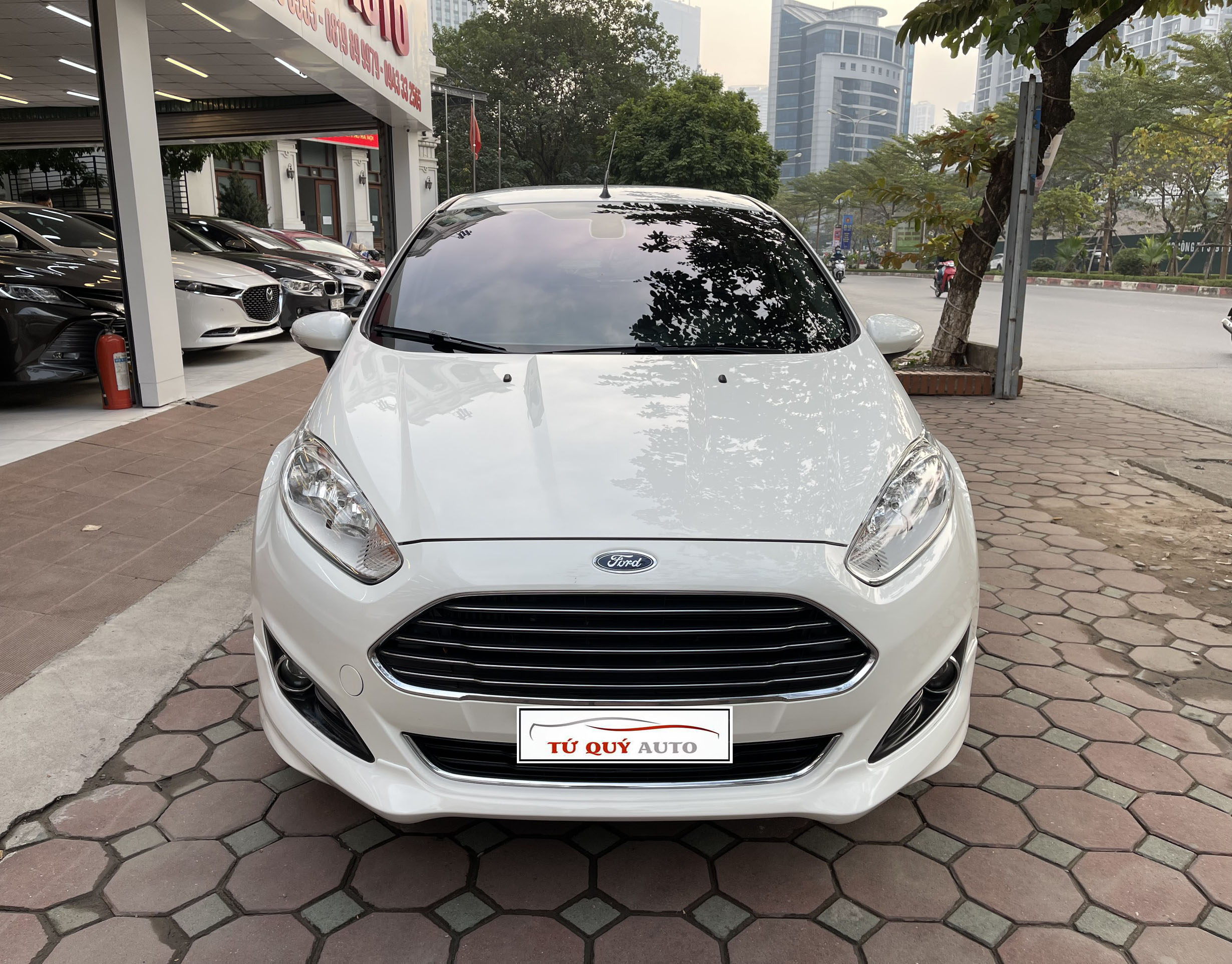 Xe Ford Fiesta Hatchback 1.0S 2015 - Trắng