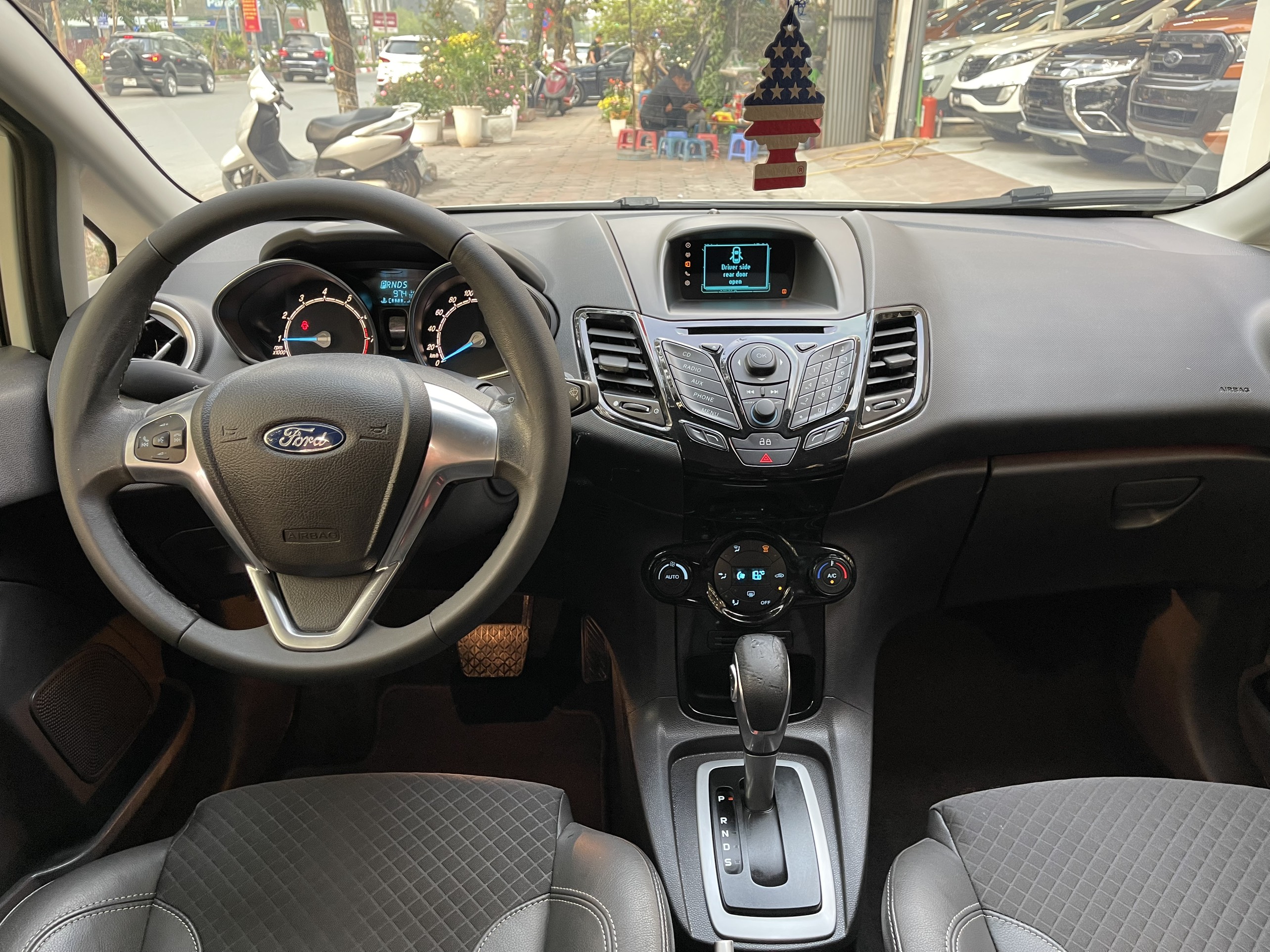 Ford Fiesta 1.0S 2015 - 8