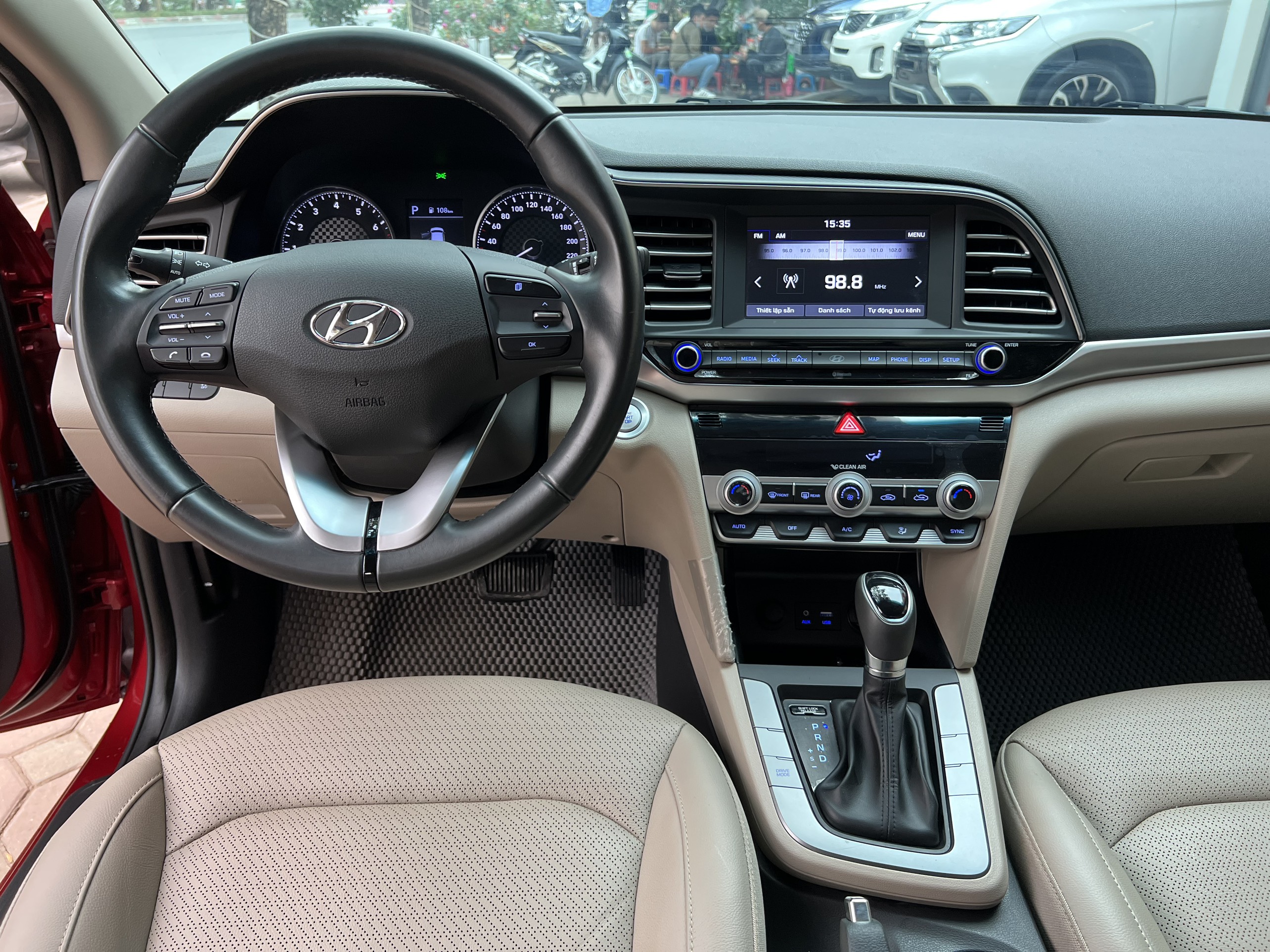 Hyundai Elantra 1.6AT 2019 - 8