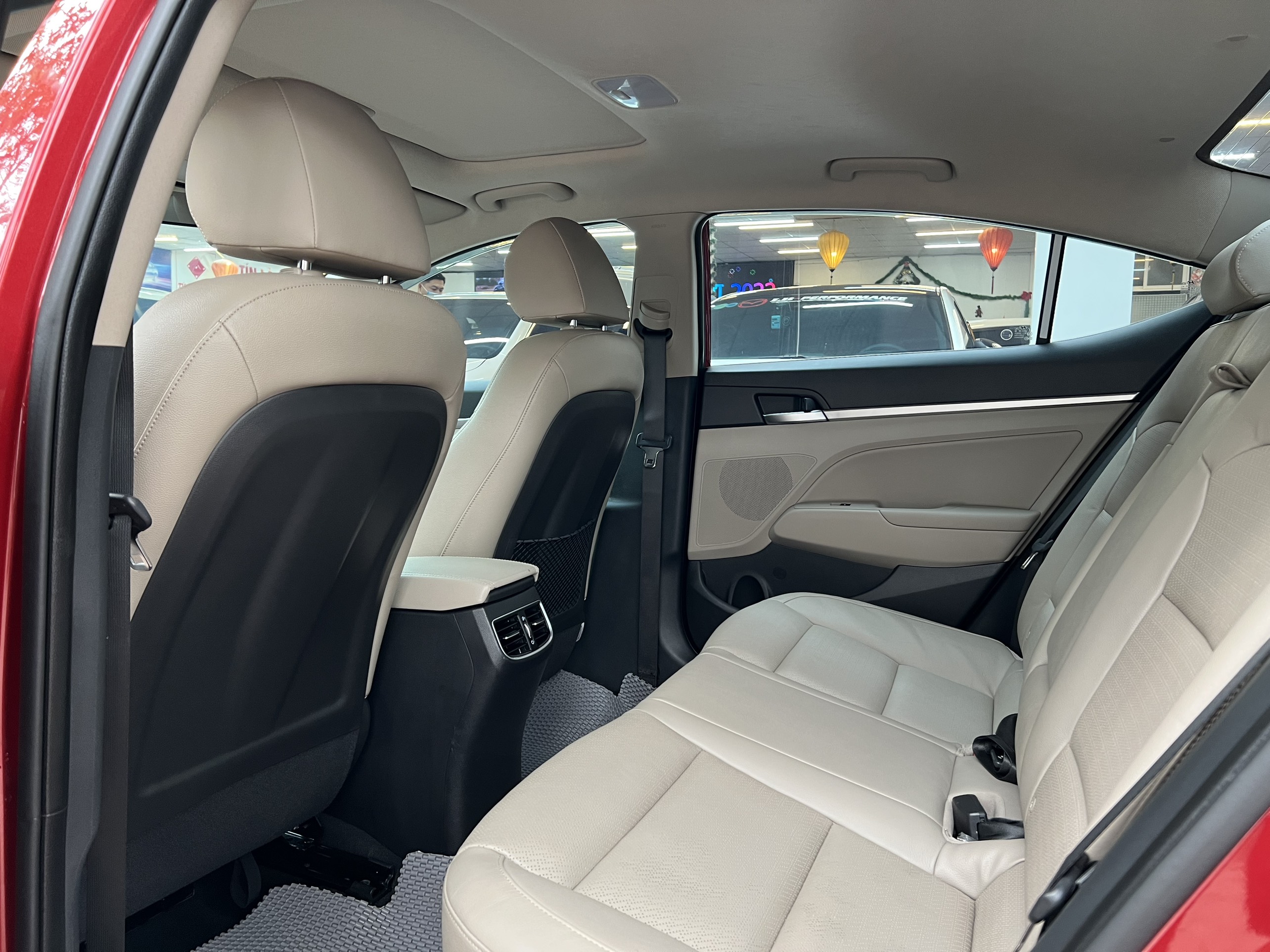Hyundai Elantra 1.6AT 2019 - 12