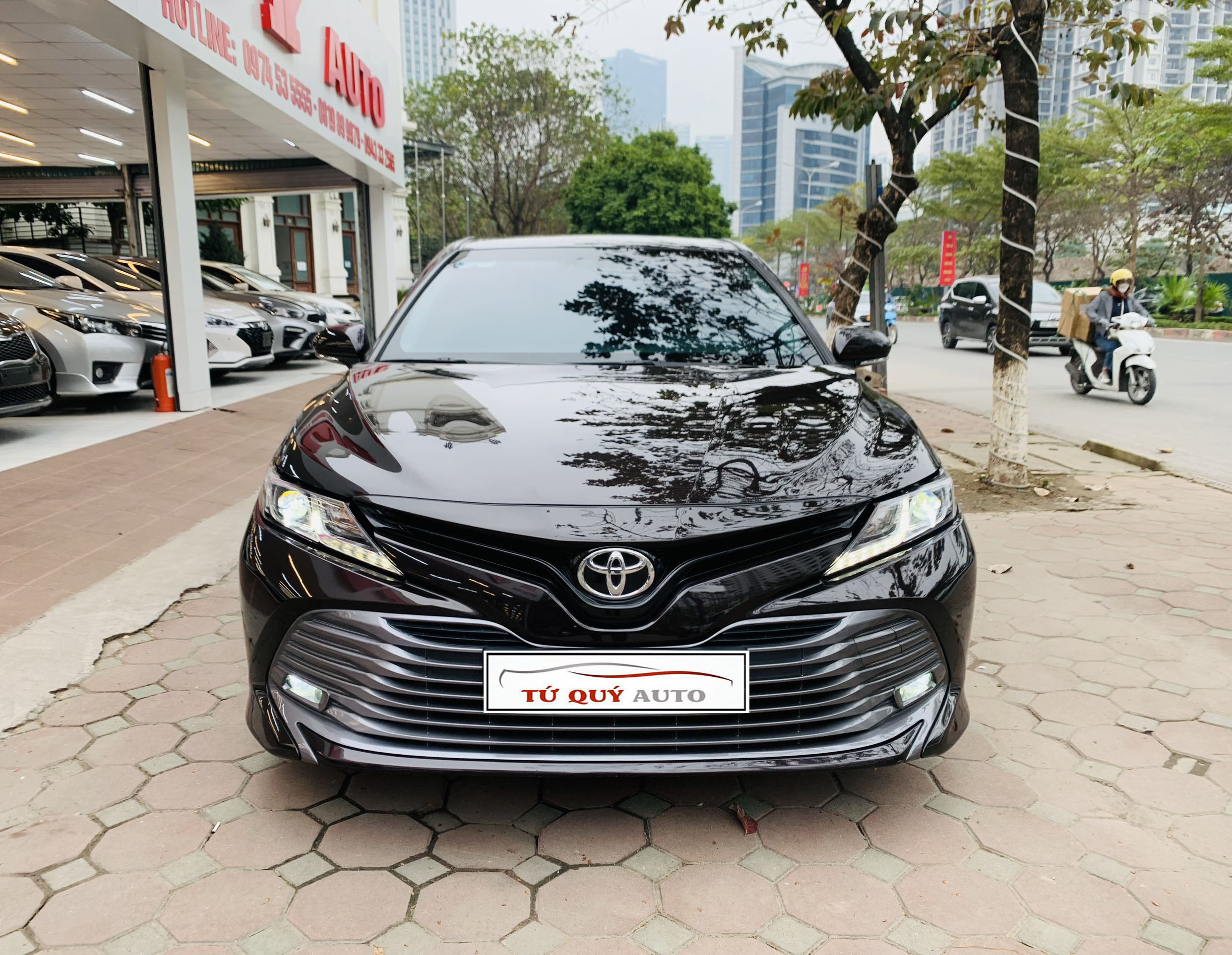 Xe Toyota Camry 2.0G 2019 - Nâu Đen