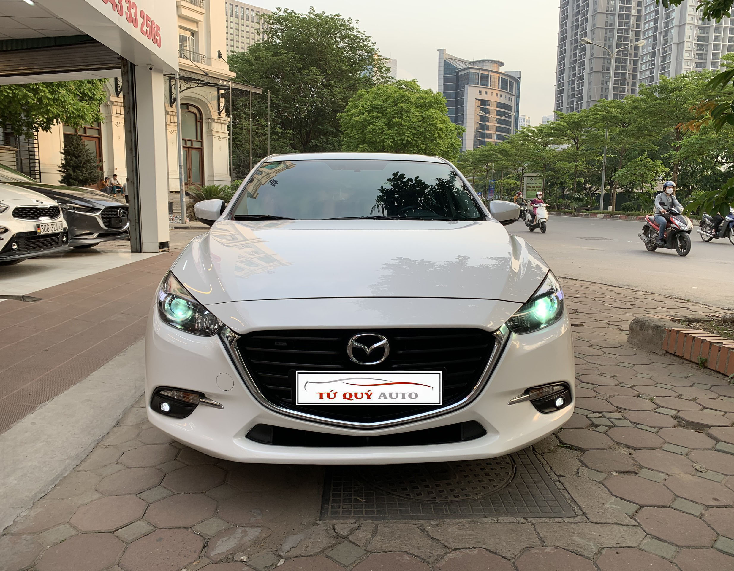 All-new Mazda3 hoàn toàn mới và hấp dẫn với thiết kế đẹp mắt, nhiều tính năng tuyệt vời và hiệu suất lái xe vượt trội. Hãy nhấp vào hình ảnh để khám phá tất cả những điều mới lạ về all-new Mazda3 này.