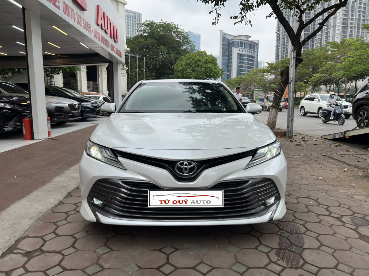 Xe Toyota Camry 2.5Q 2020 - Trắng