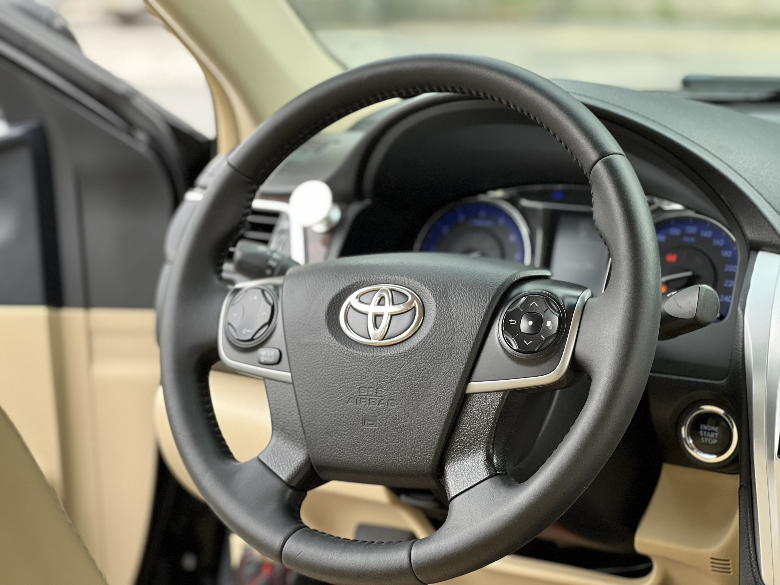 Toyota Camry 2.0E 2016 - 14
