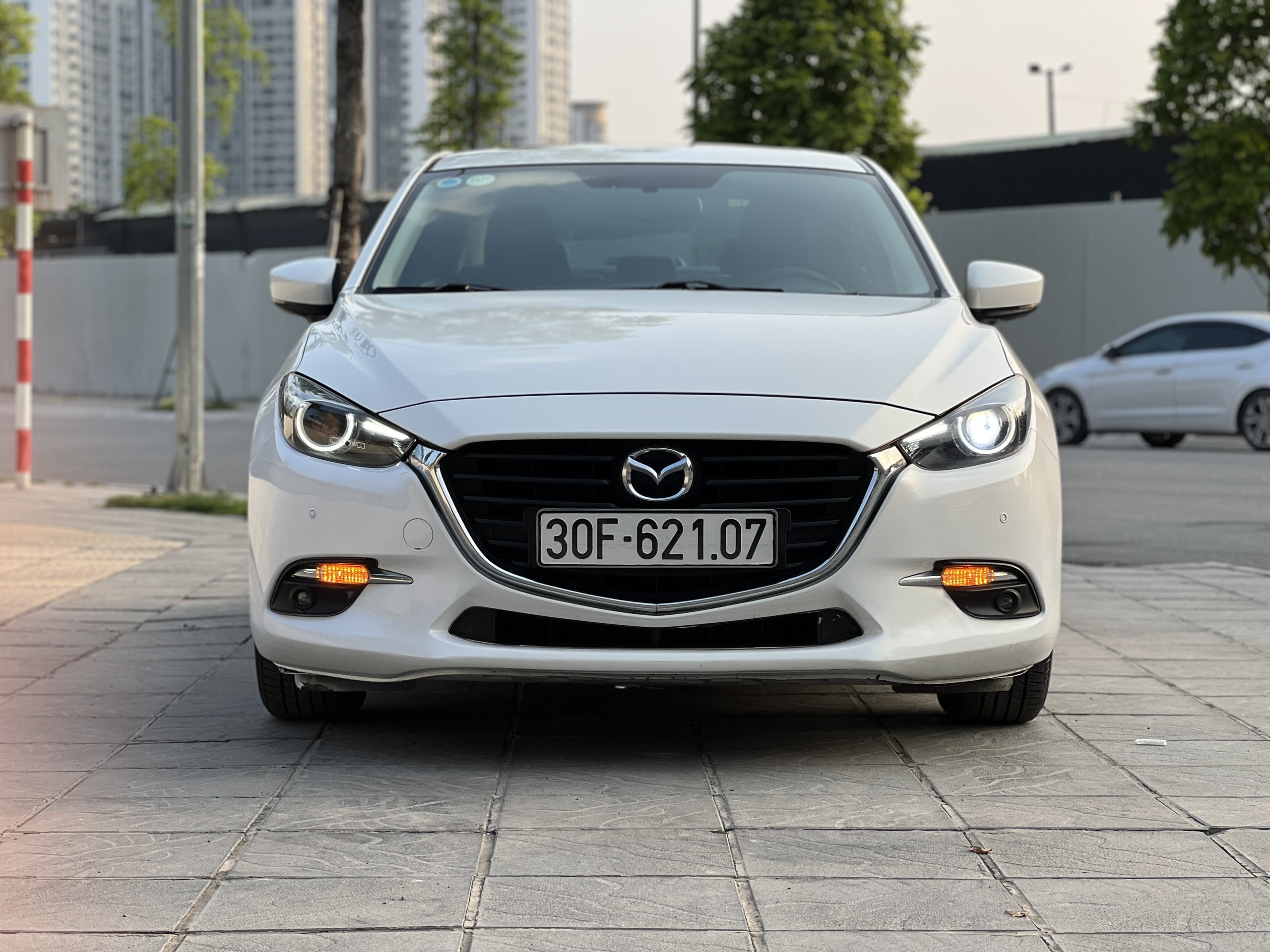 Xe Mazda 3 Sedan 1.5AT 2019 - Trắng
