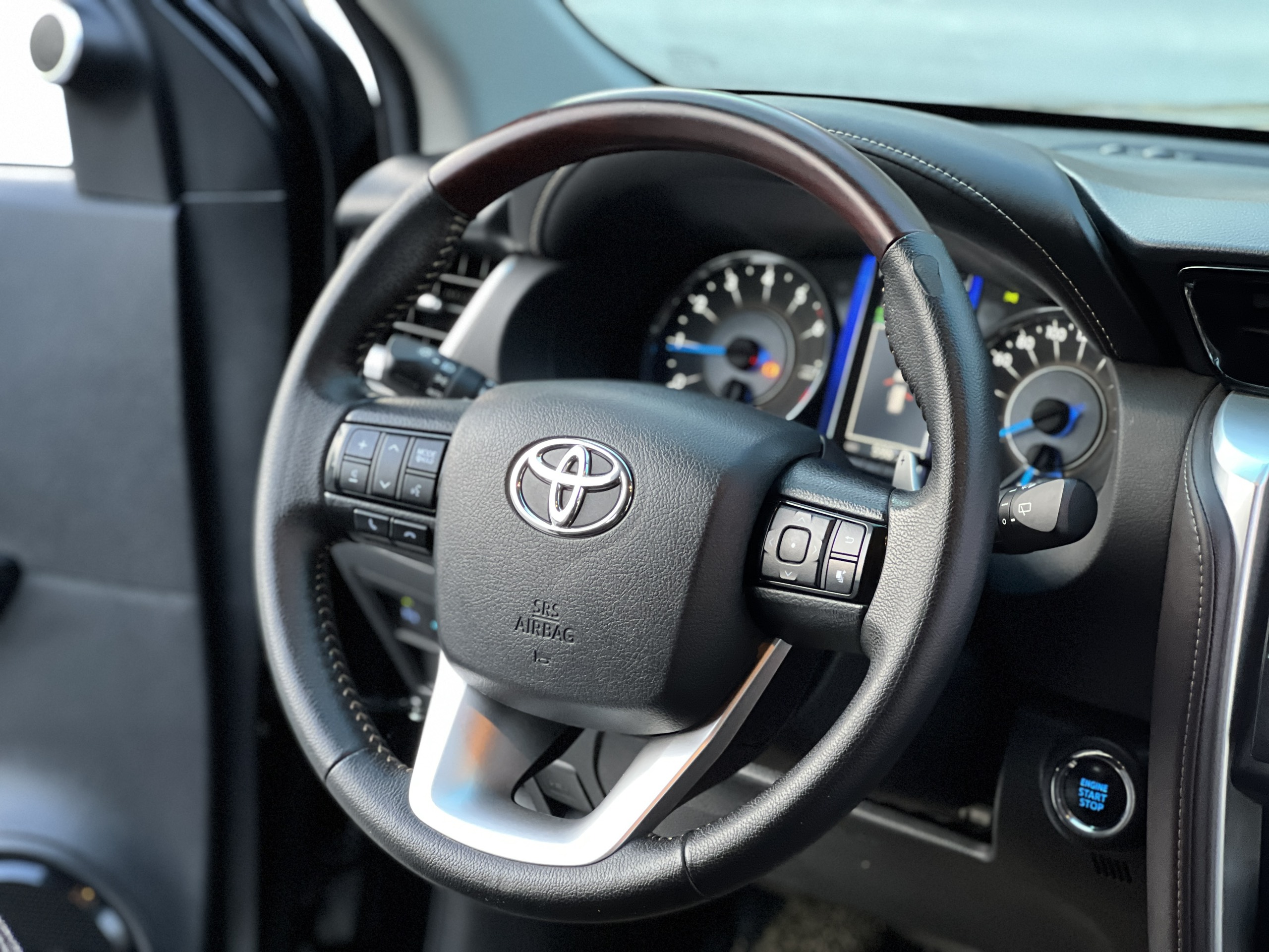 Toyota Fortuner 2.7V 2017 - 11