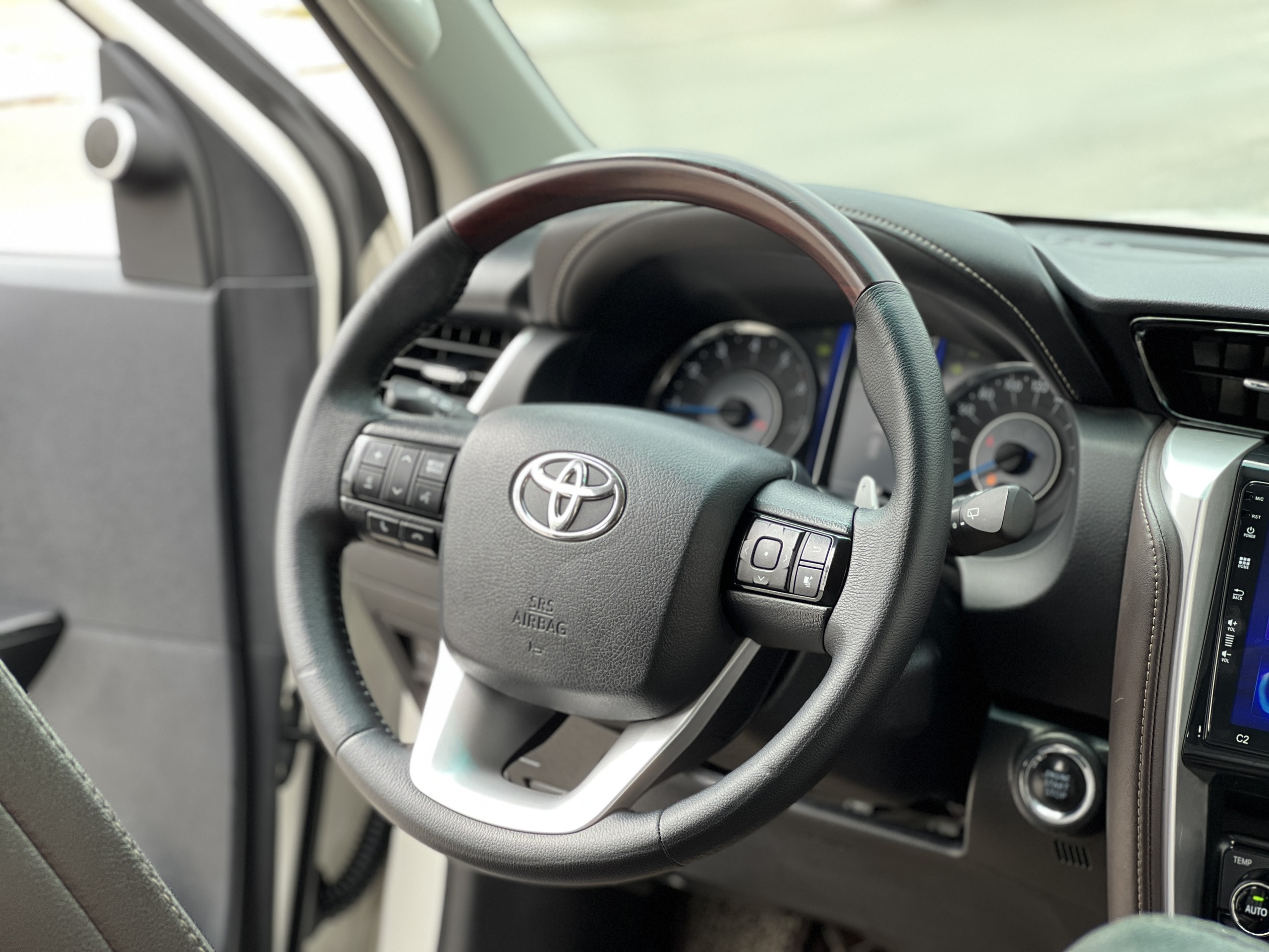 Toyota Fortuner 2.7V 2017 - 10