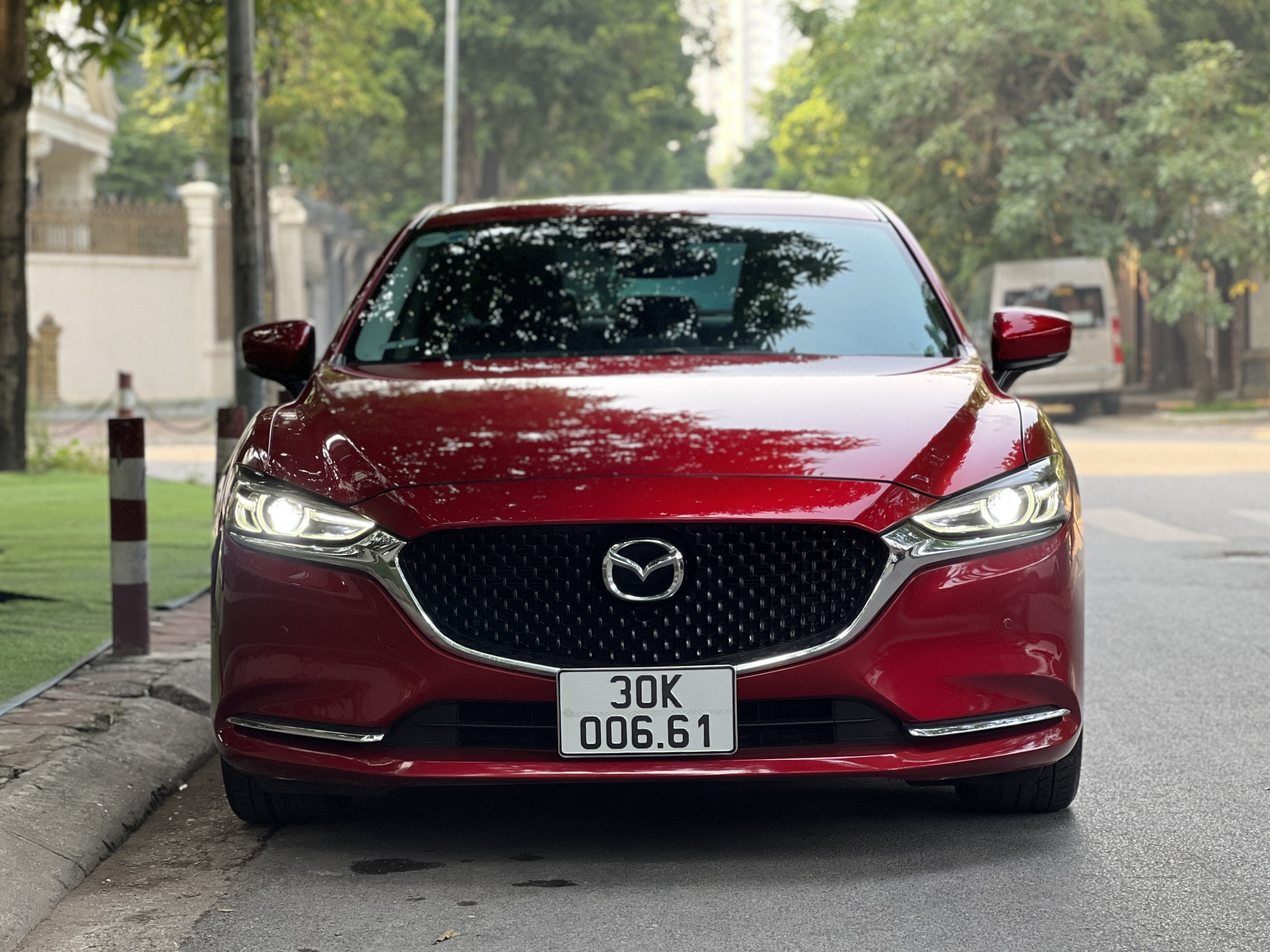 Xe Mazda 6 Luxury 2.0AT 2021 - Đỏ
