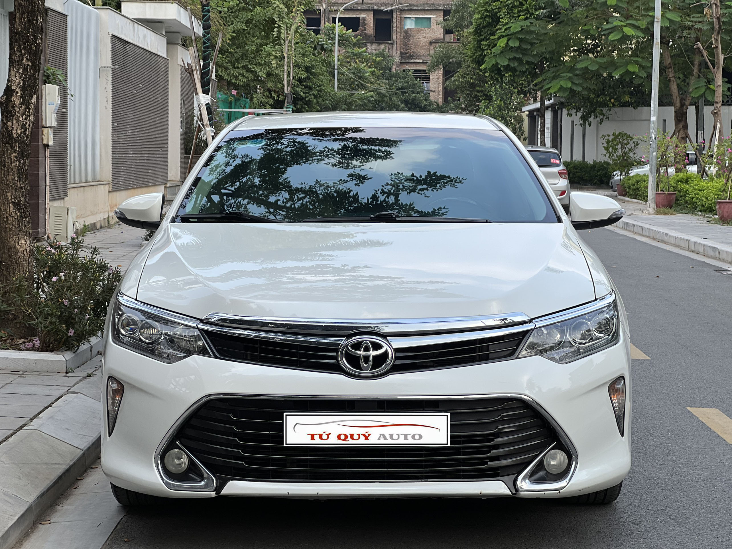 Xe Toyota Camry 2.0E 2018 - Trắng