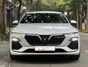 Xe VinFast Lux A 2.0 Base 2019 - Trắng