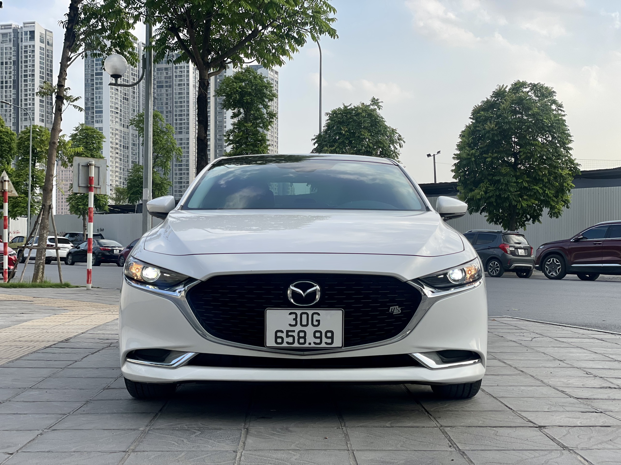 Xe Mazda 3 Deluxe 1.5AT 2020 - Trắng