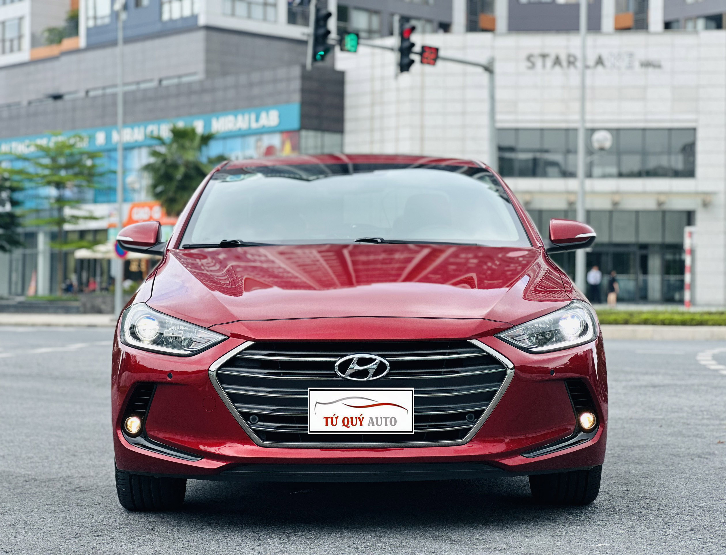 Xe Hyundai Elantra 2.0AT 2018 - Đỏ