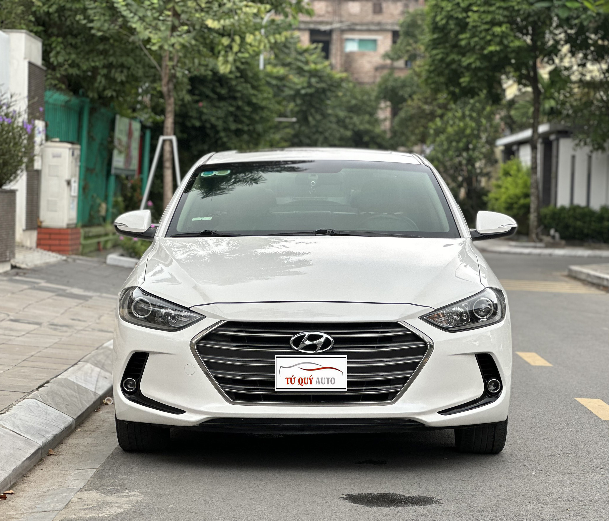 Xe Hyundai Elantra 1.6AT 2018 - Trắng